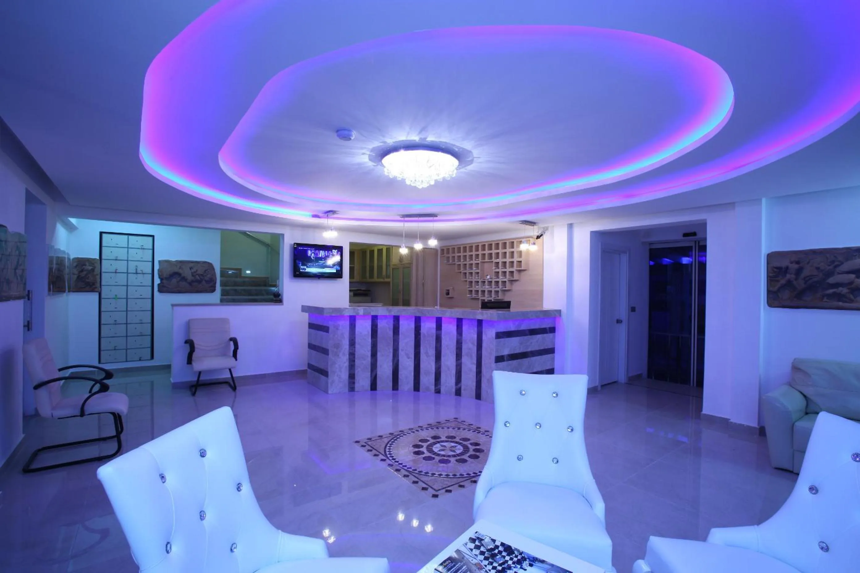 Lobby or reception in Delfi Hotel Spa & Wellness Center