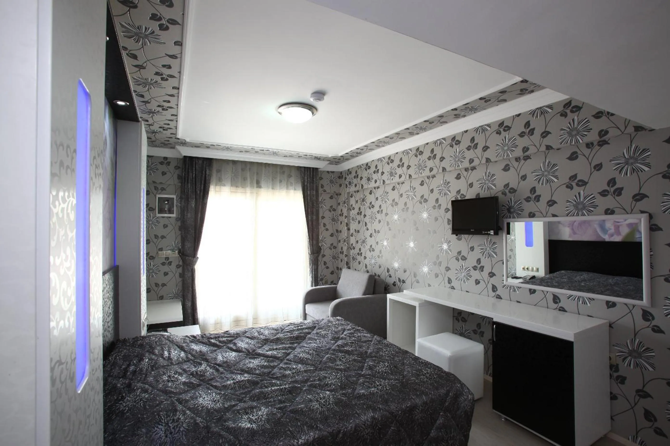 Bathroom, Bed in Delfi Hotel Spa & Wellness Center