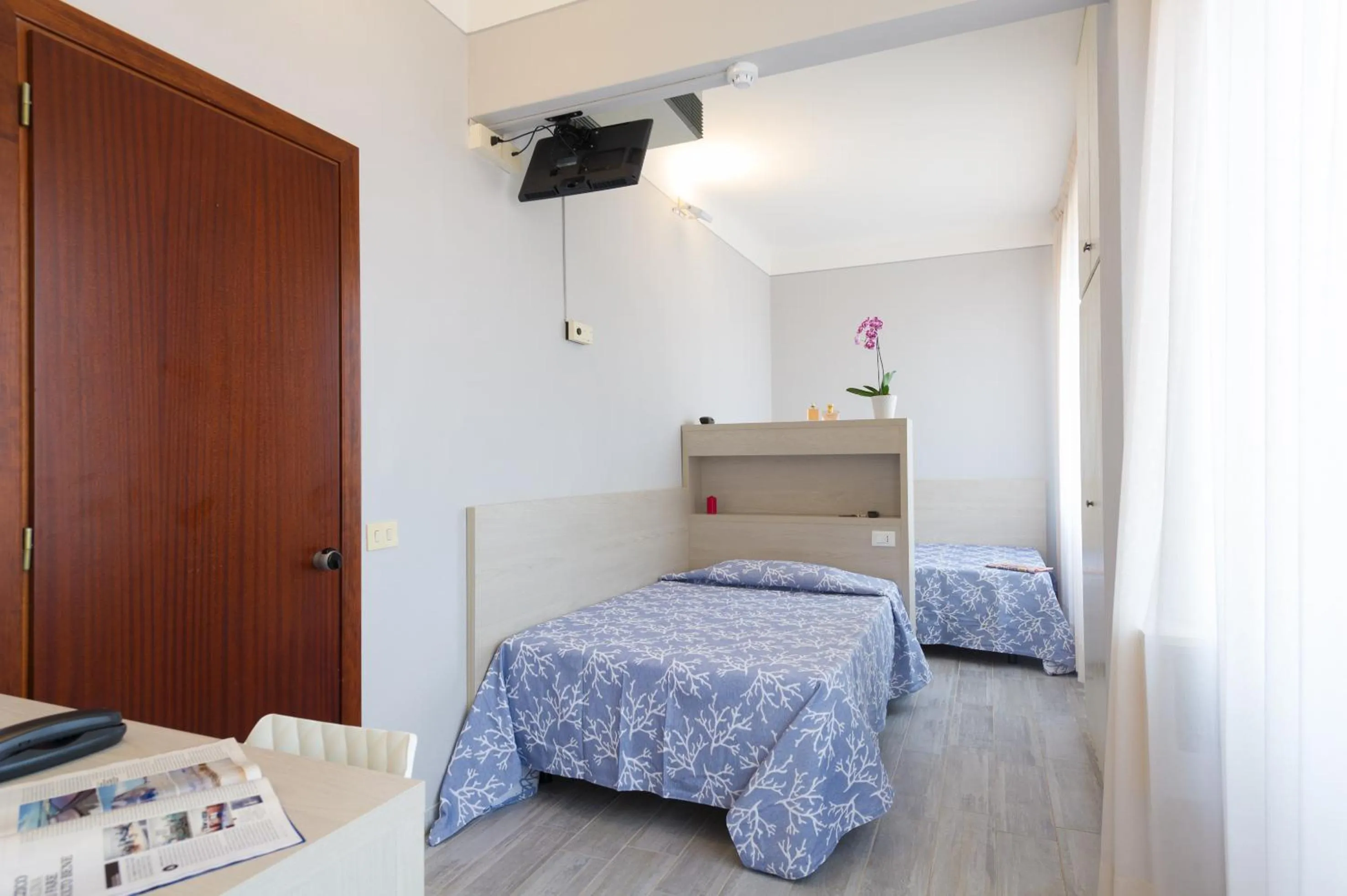 TV and multimedia, Bed in Albergo Battelli Only Adults