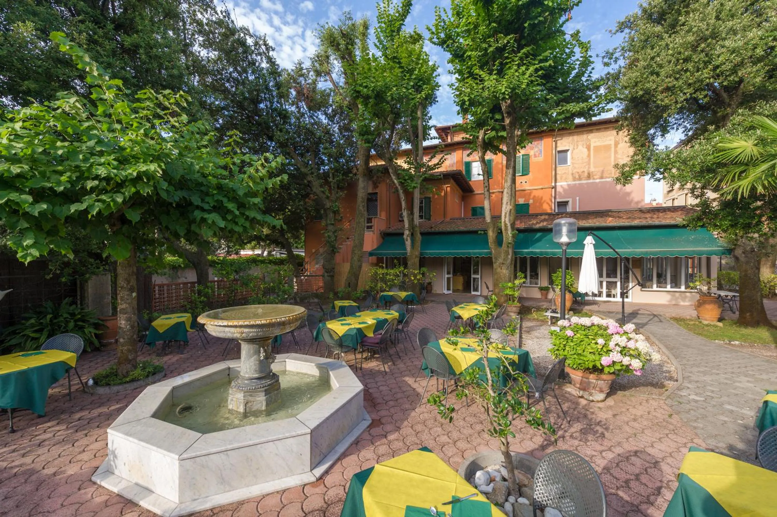 Garden view in Albergo Battelli Only Adults