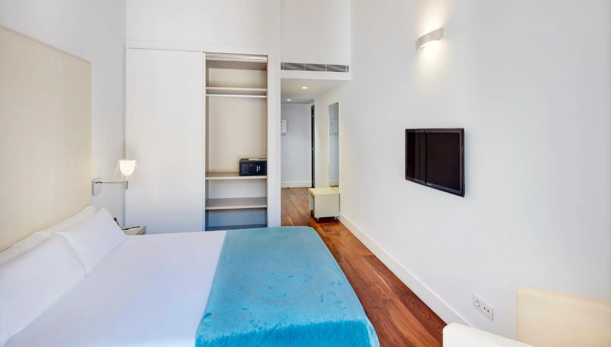 Photo of the whole room, Bed in Sercotel Calle Mayor