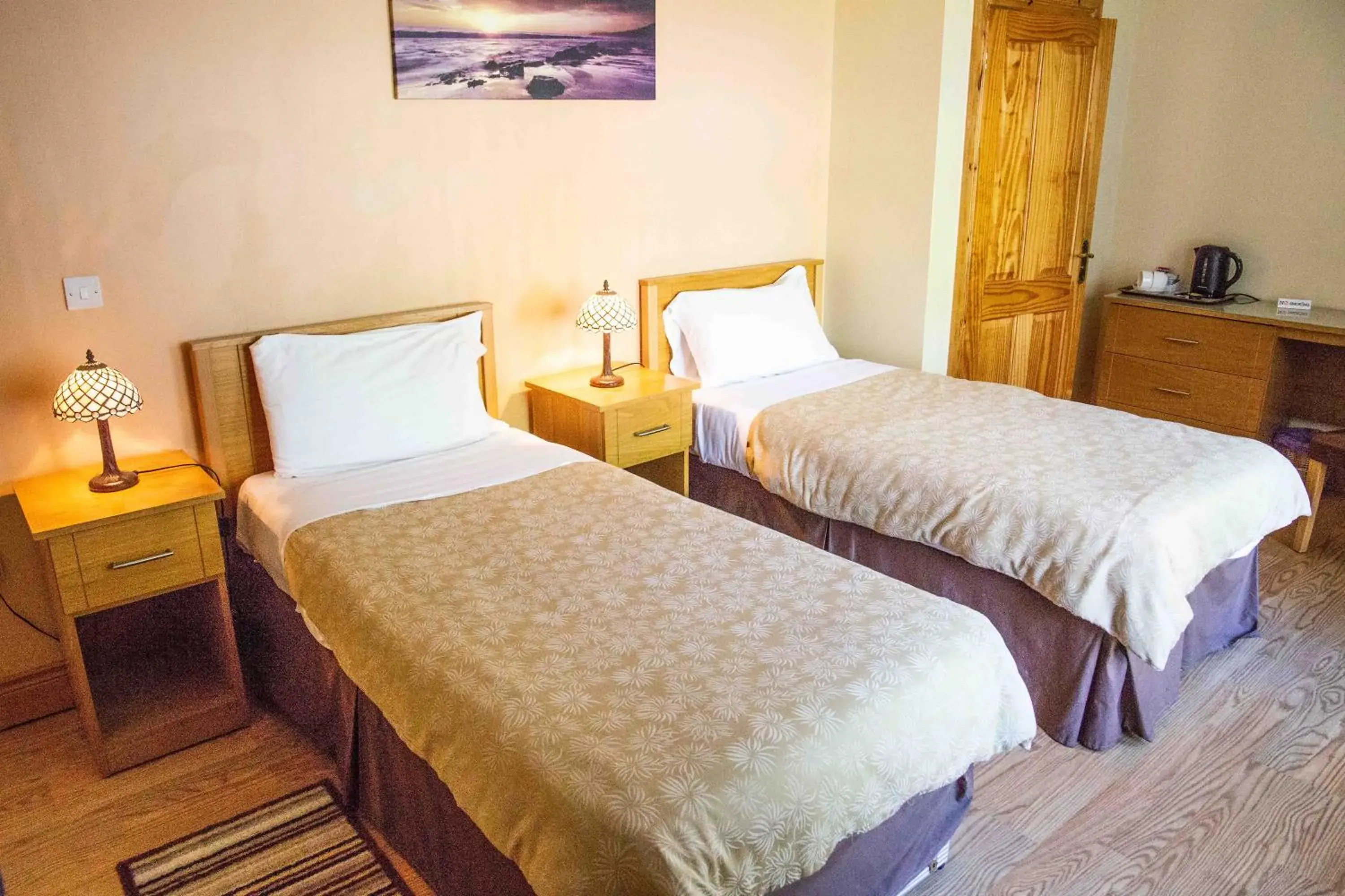 Twin Room - single occupancy in Groarty House/Manor Twin Room - single occupancy in Groarty House/Manor