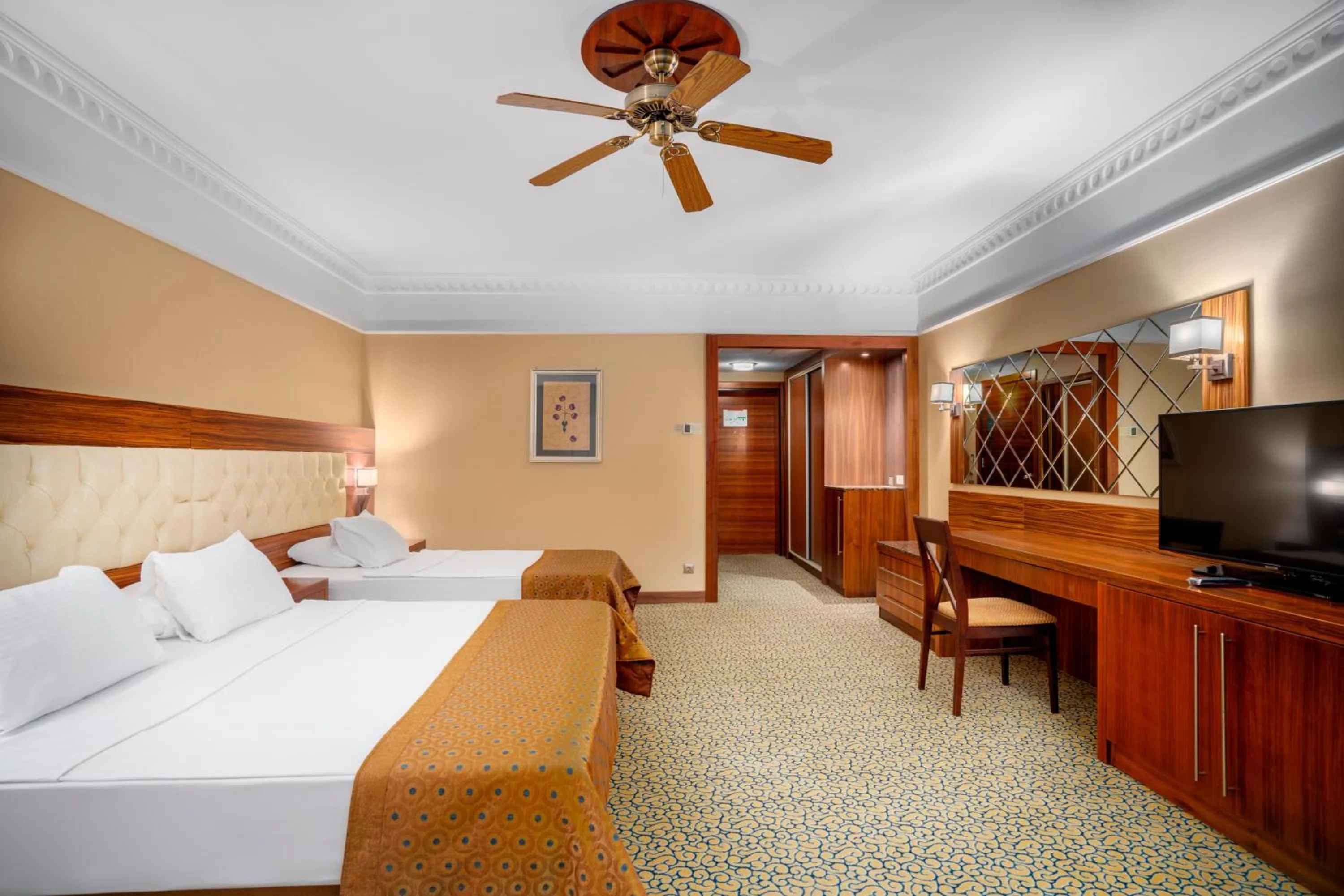 Communal lounge/ TV room, Bed in Bera Alanya Hotel - Halal All Inclusive