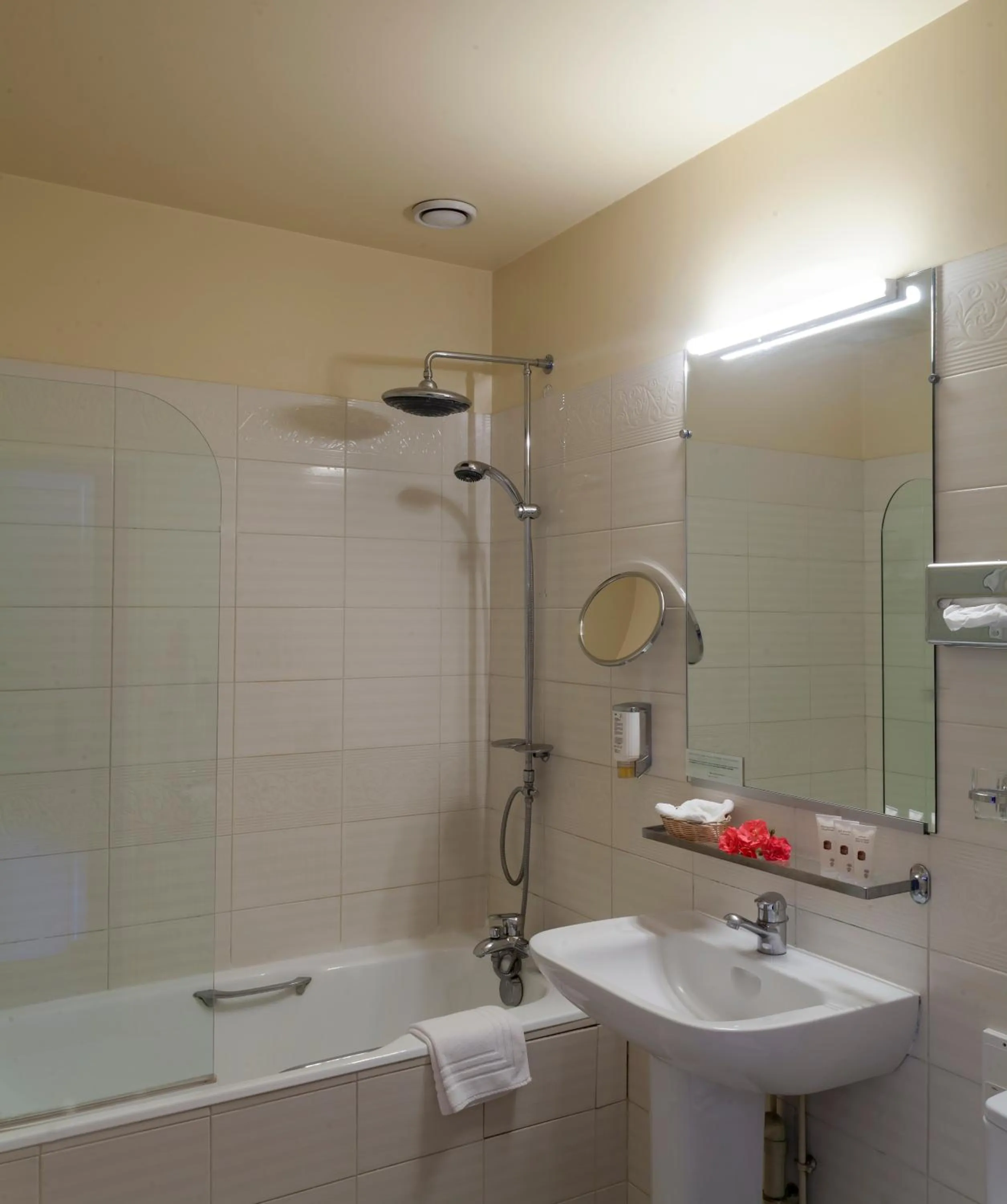 Bathroom in Auberge du Manet