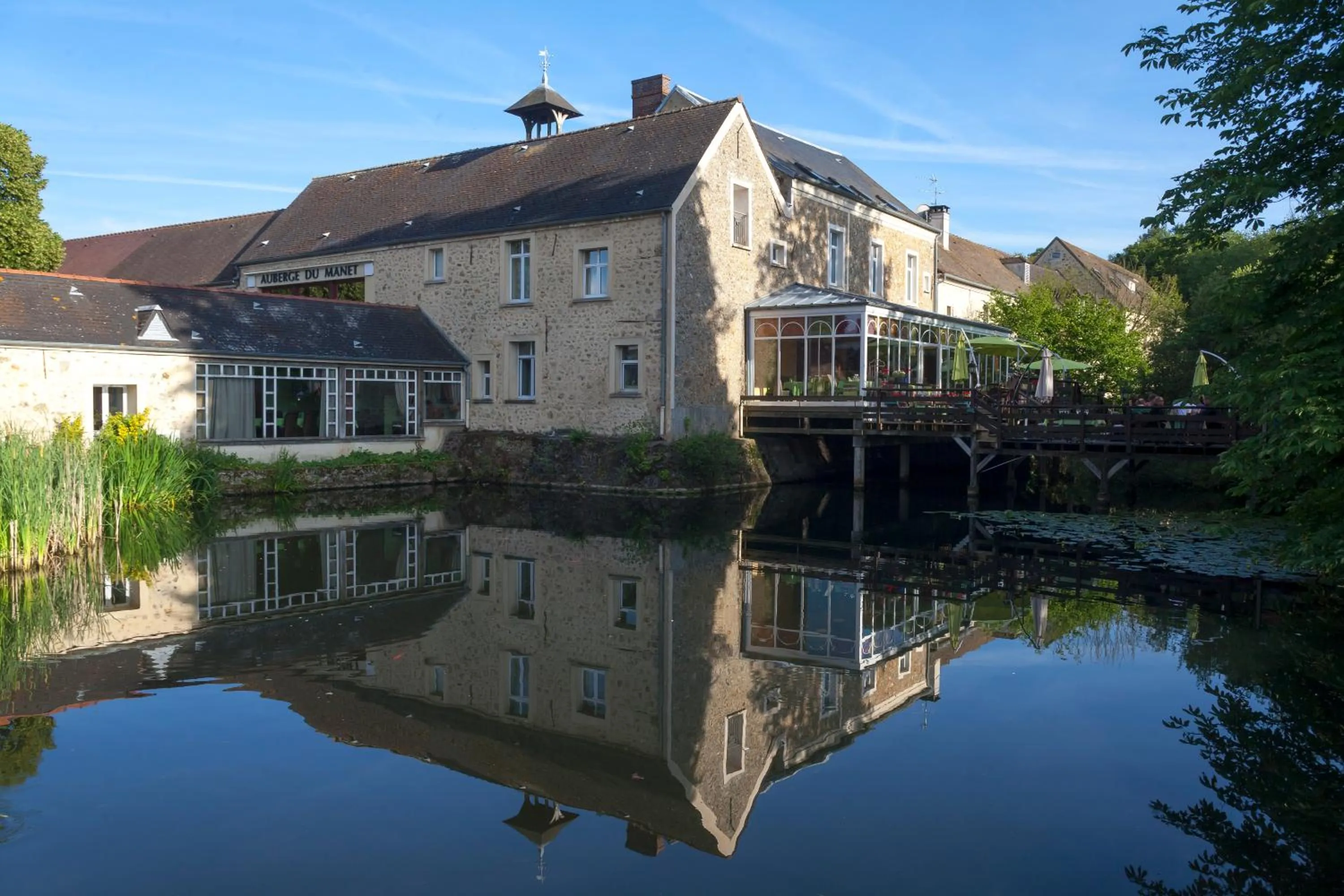 Property building in Auberge du Manet