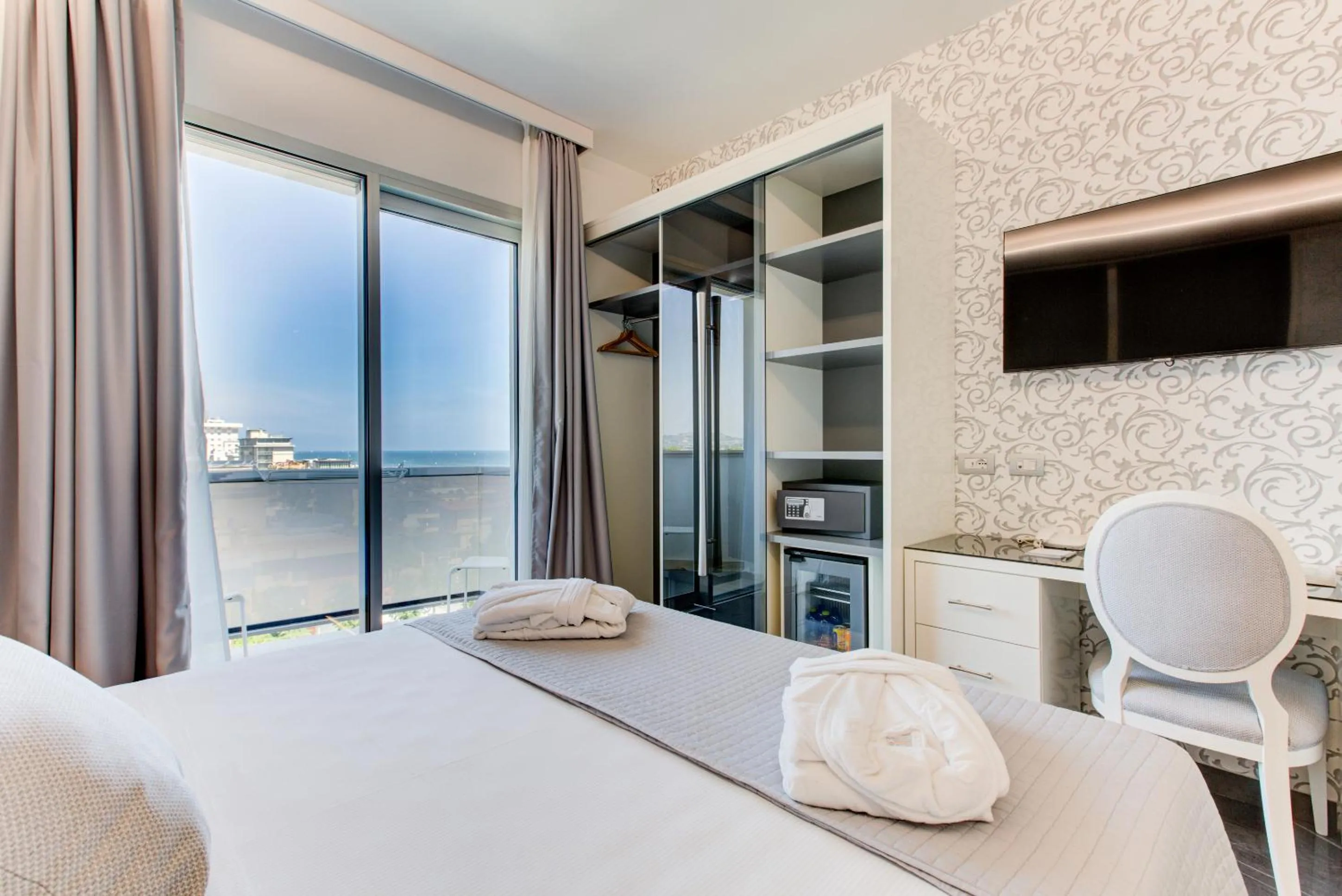 Bedroom, Bed in Hotel Due Mari & SPA