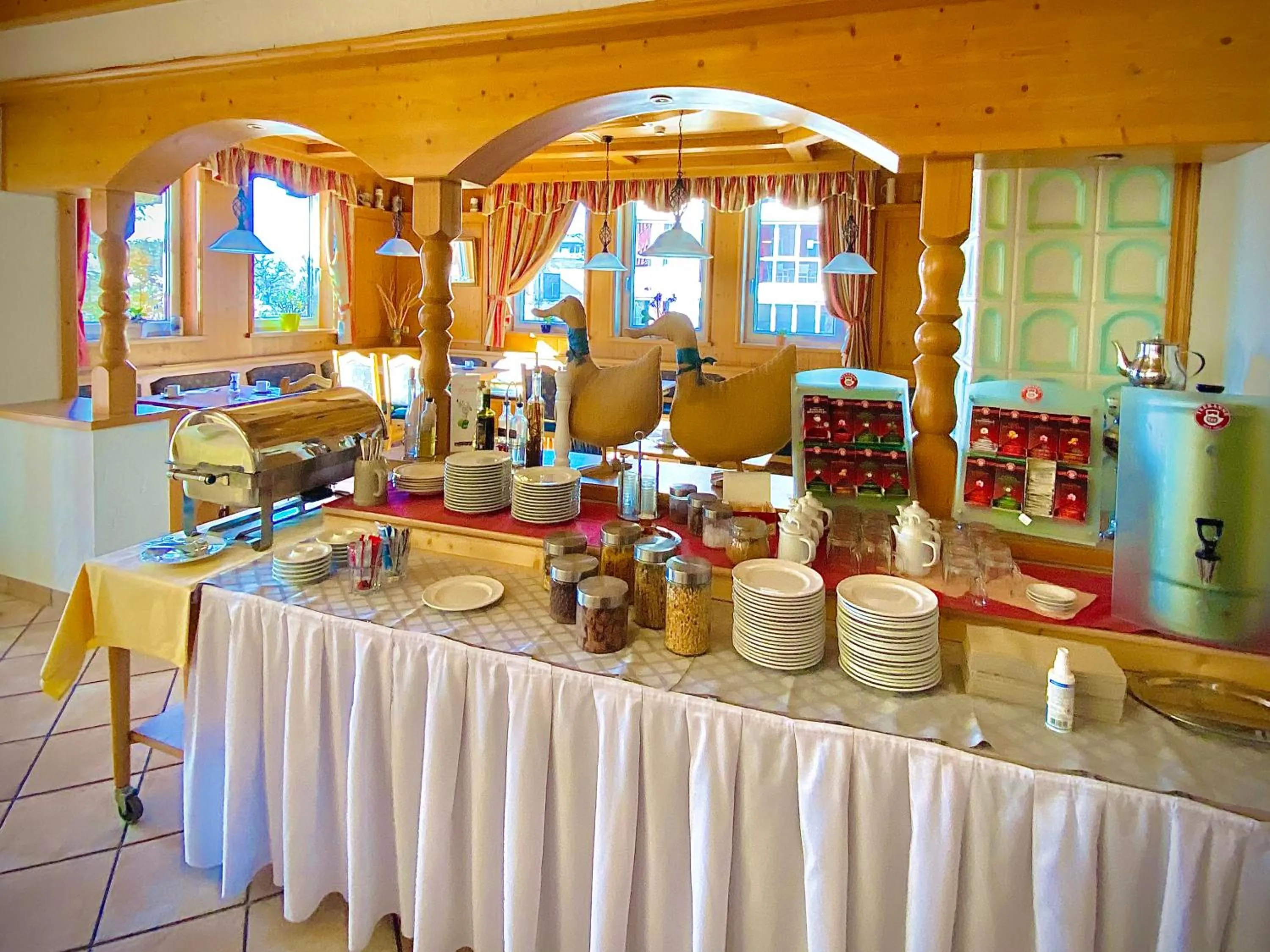 Buffet breakfast in Meister BÄR HOTEL Wettiner Hof