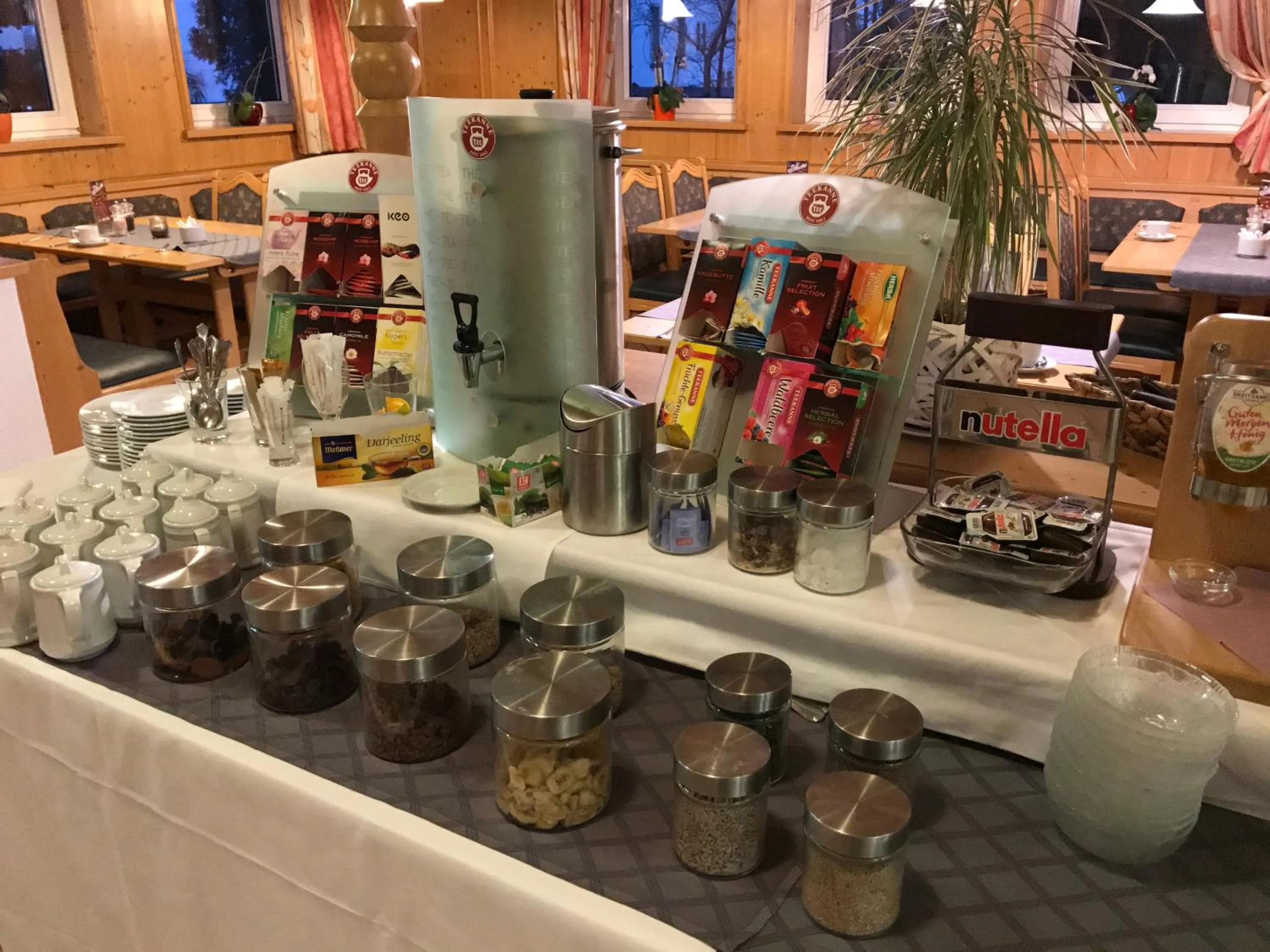 Buffet breakfast in Meister BÄR HOTEL Wettiner Hof