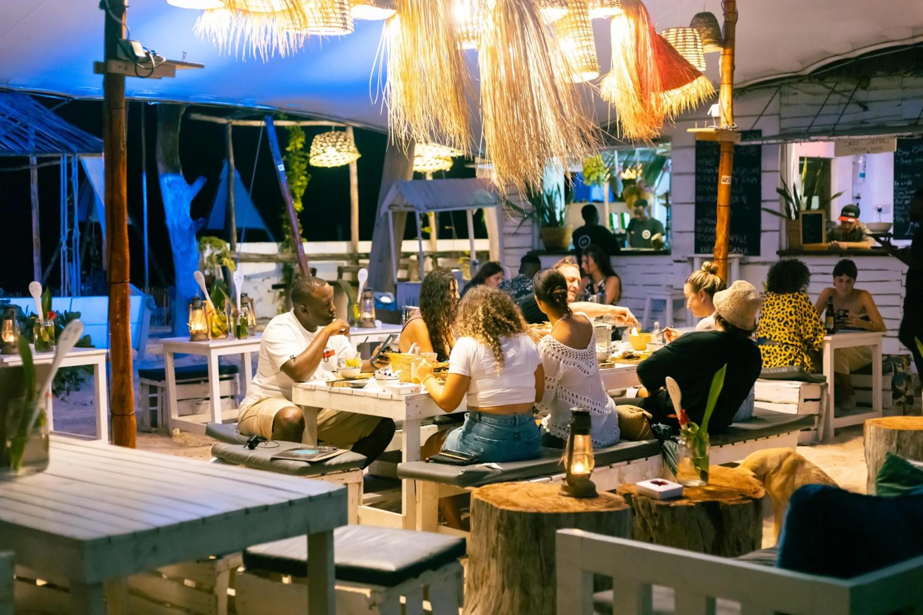 Restaurant/places to eat in B4 Beach Club