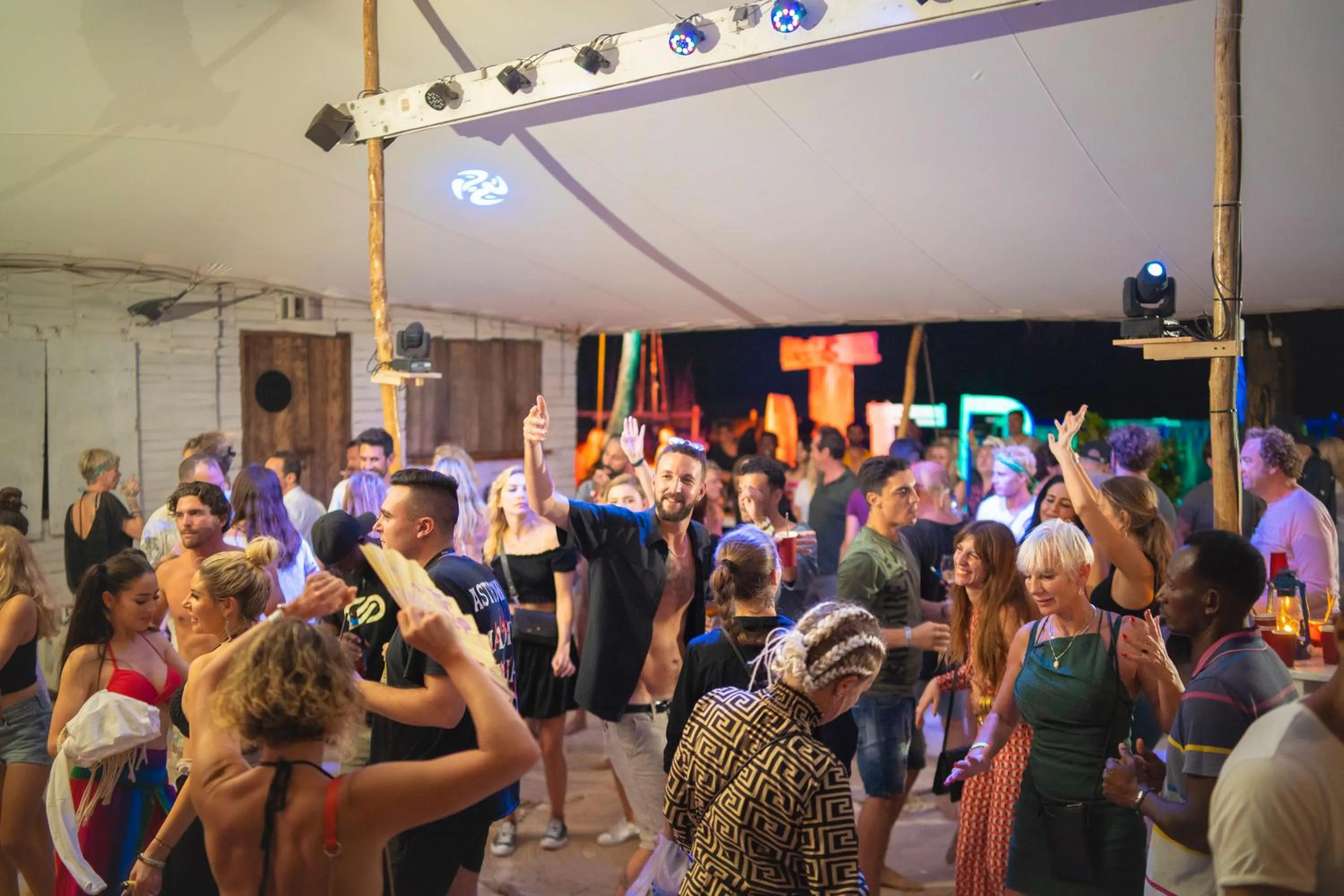 Nightclub / DJ in B4 Beach Club