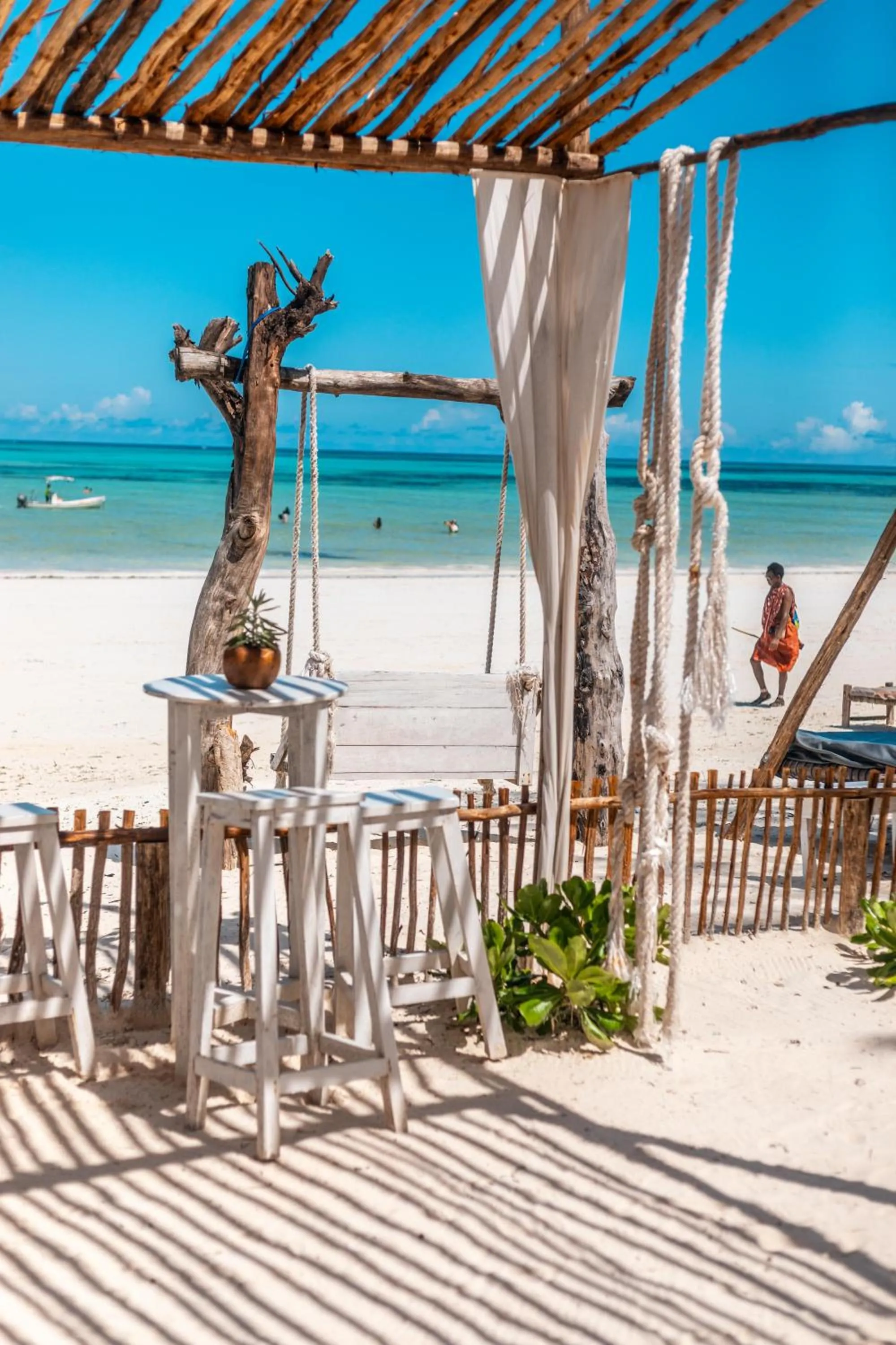 Restaurant/places to eat in B4 Beach Club