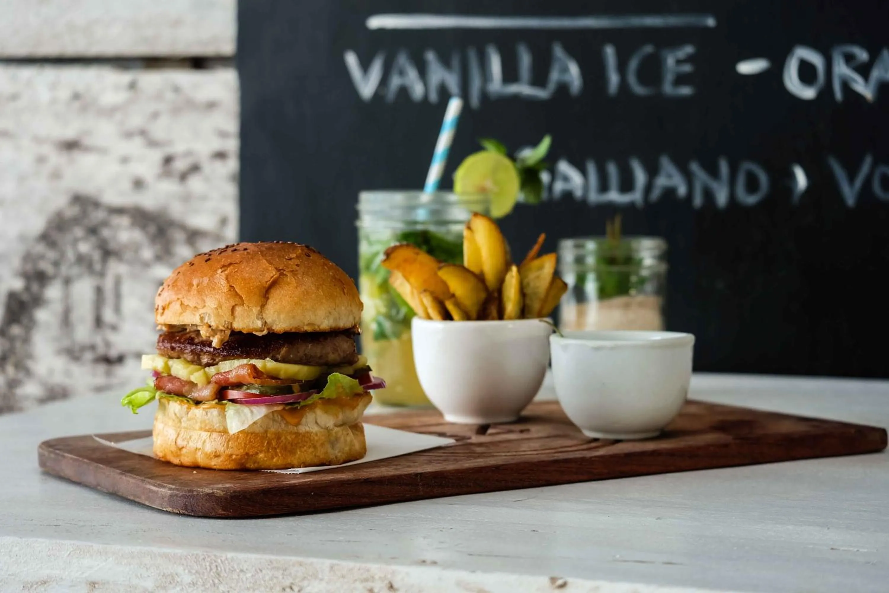 Restaurant/places to eat in B4 Beach Club