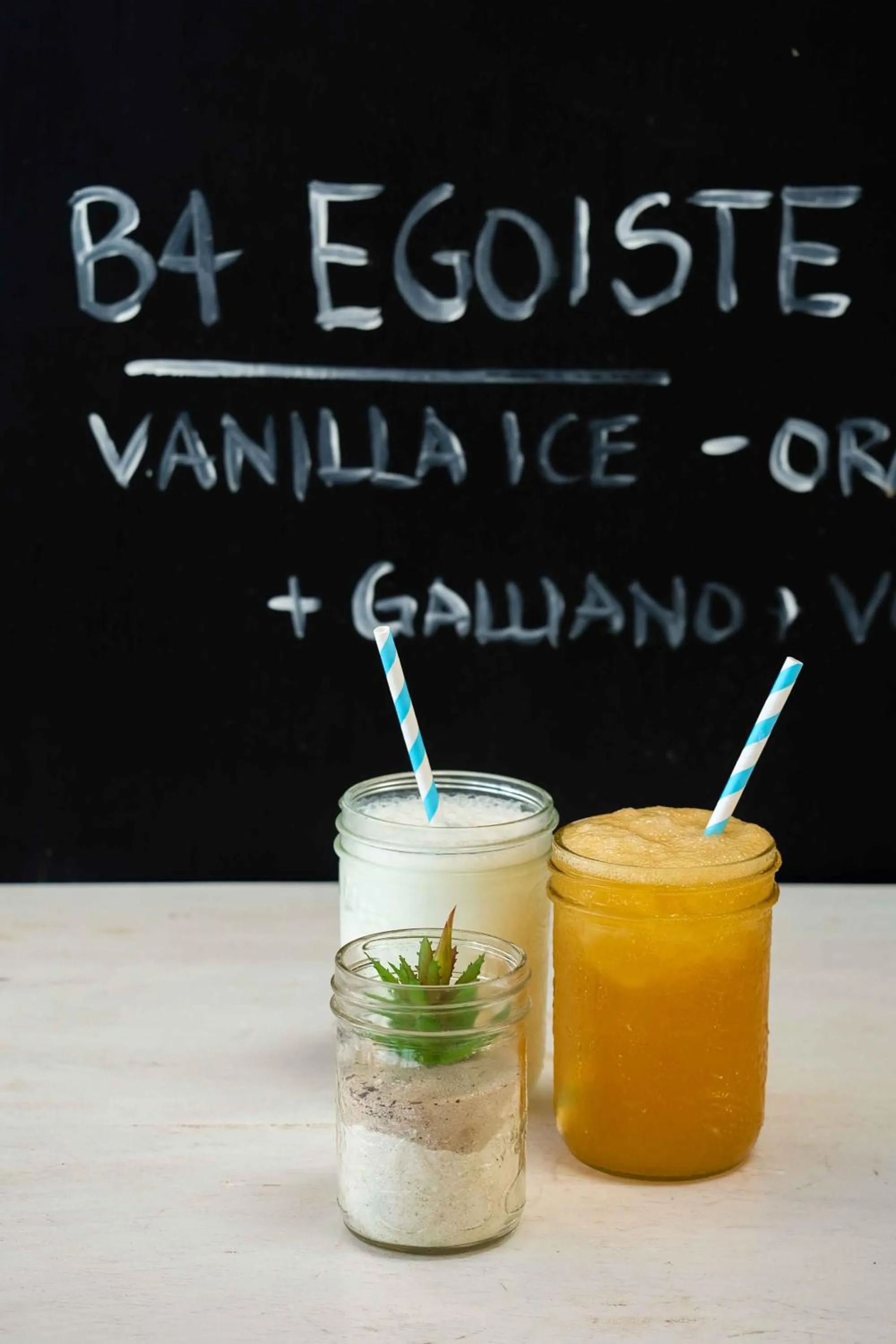 Restaurant/places to eat in B4 Beach Club