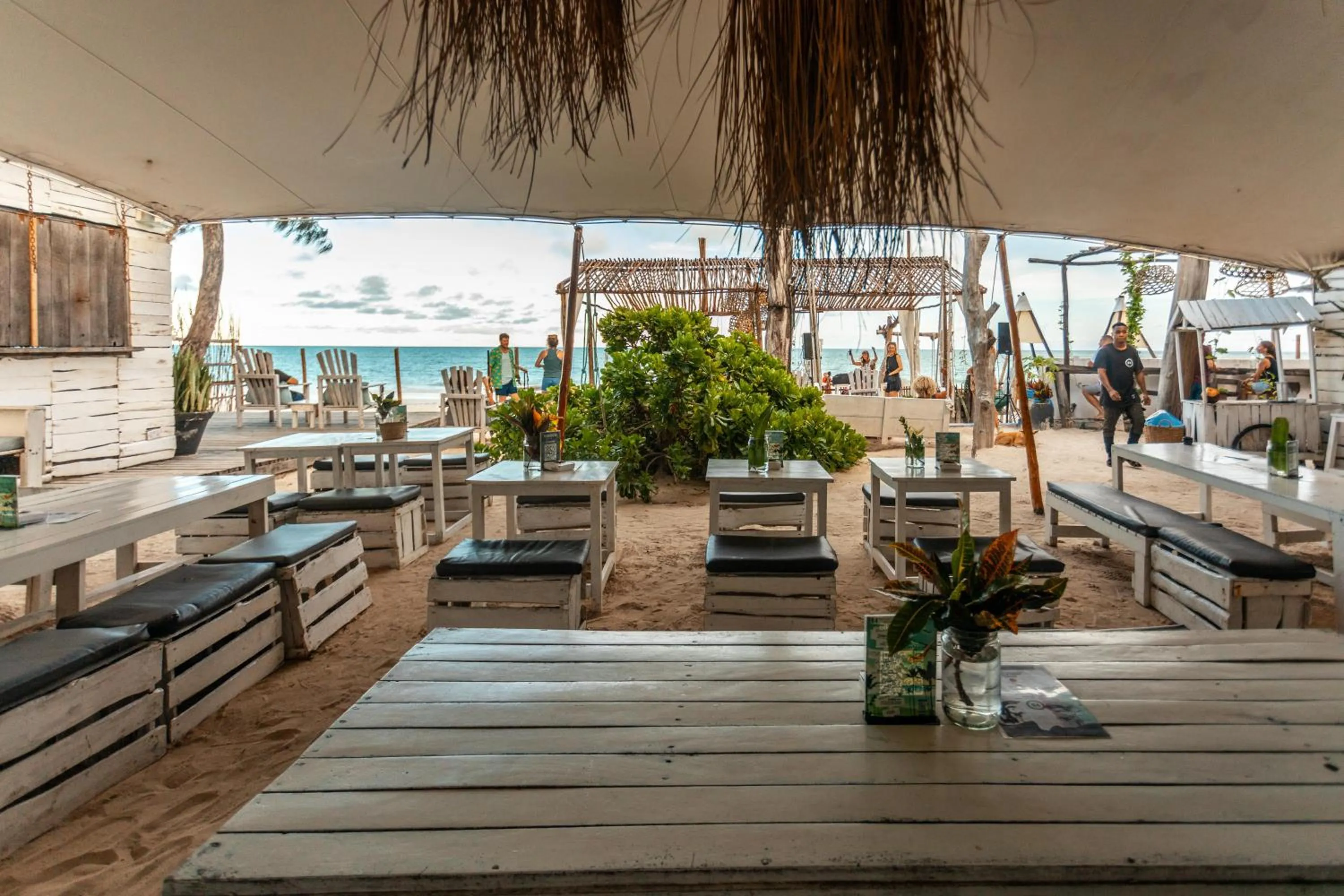 Restaurant/places to eat in B4 Beach Club