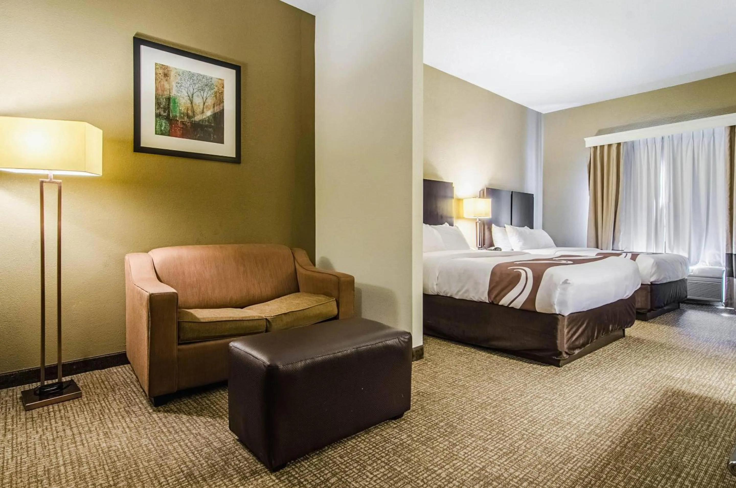 Bedroom, Bed in Quality Suites Graham - Burlington South