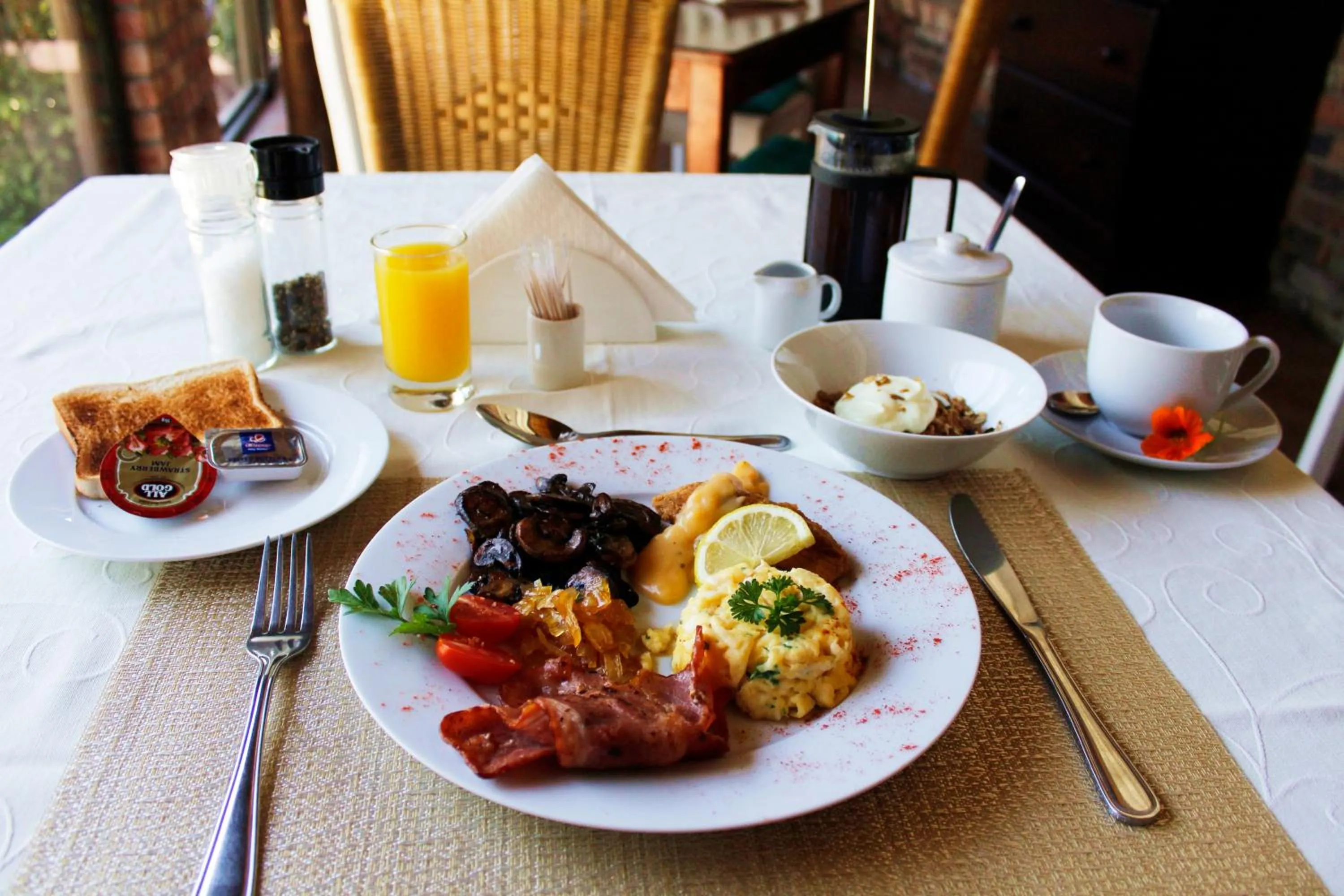 Meals in Amani Guest Lodge