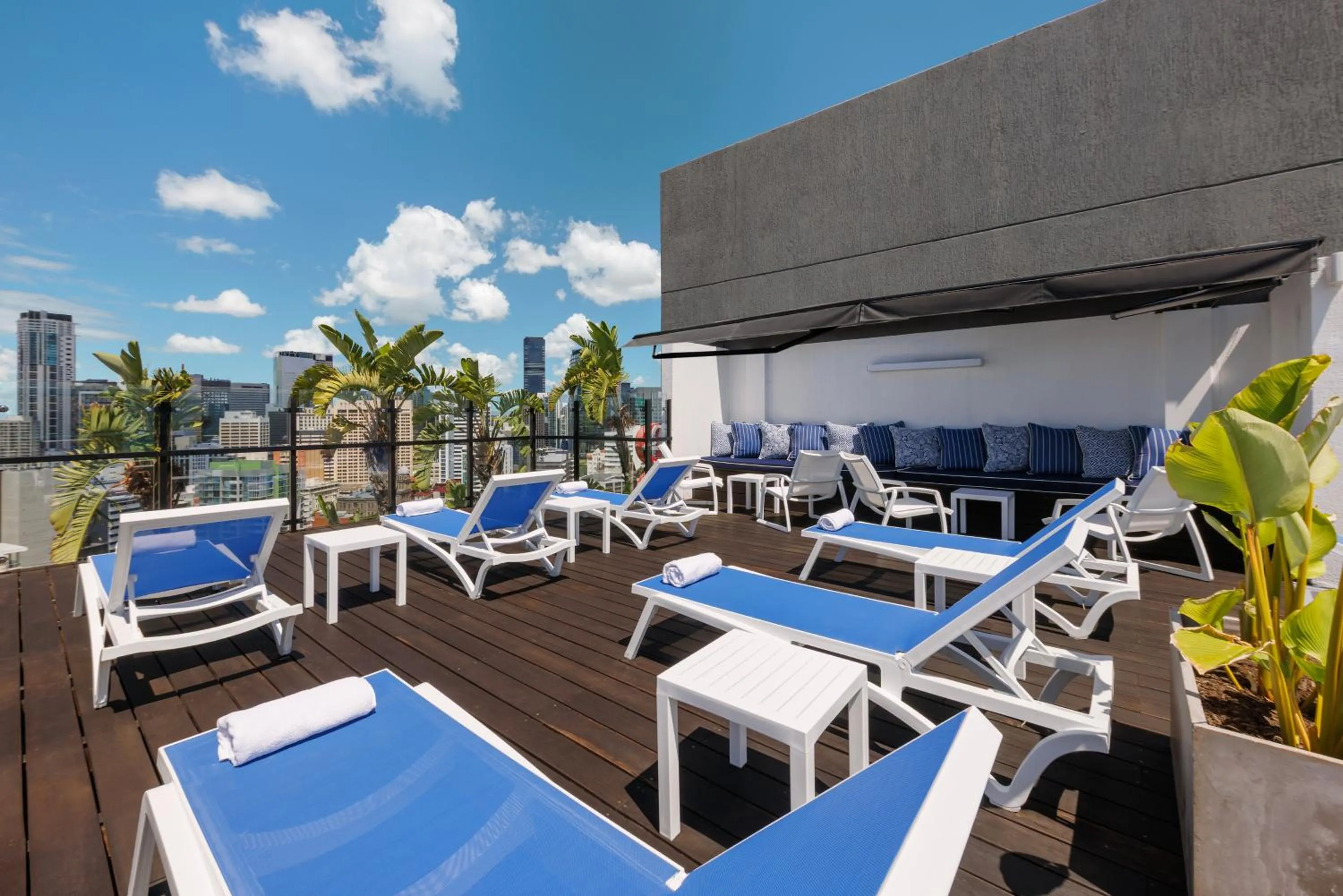 Day in Hotel Grand Chancellor Brisbane