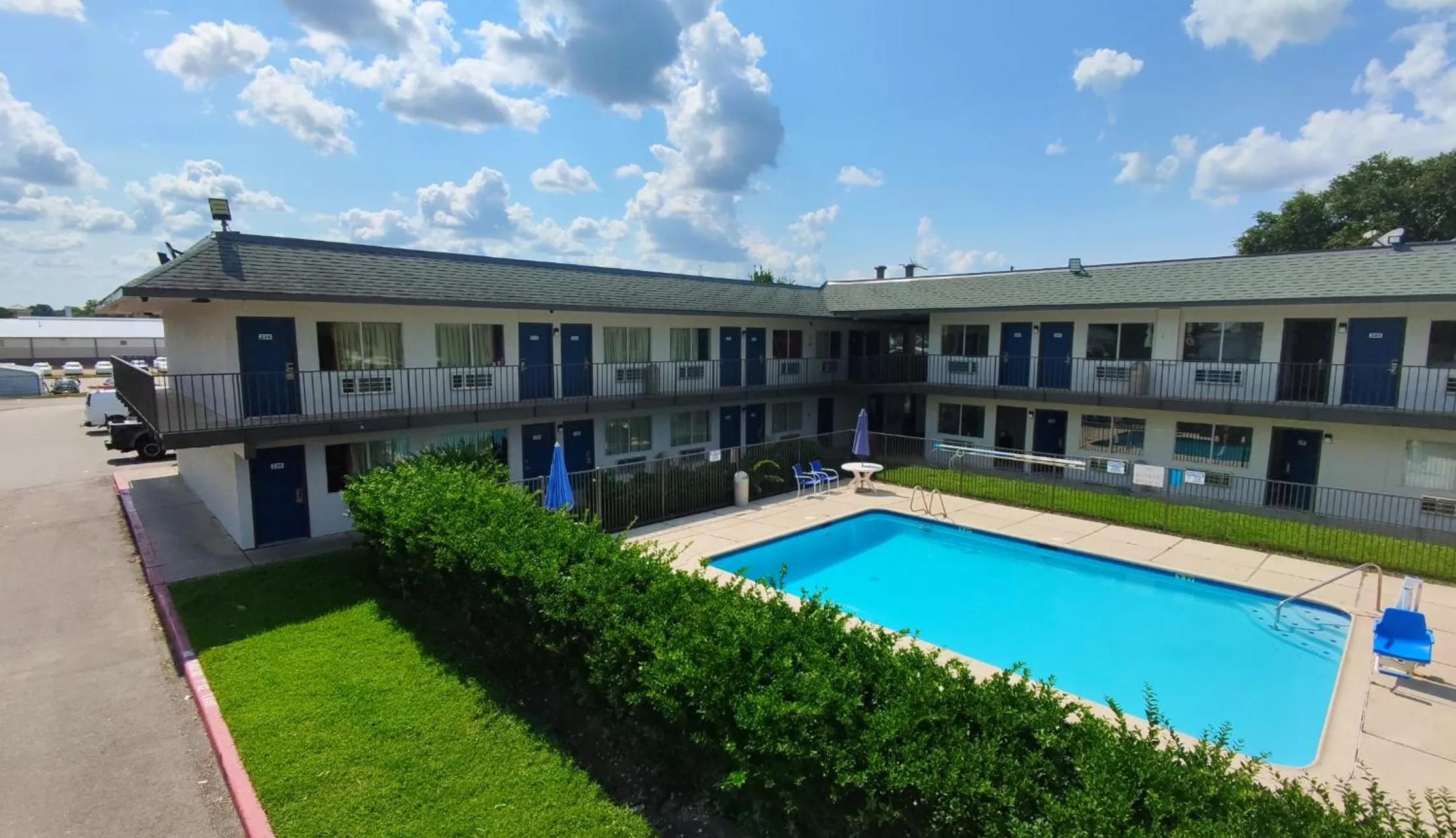 Property building in Motel 6-Conroe, TX