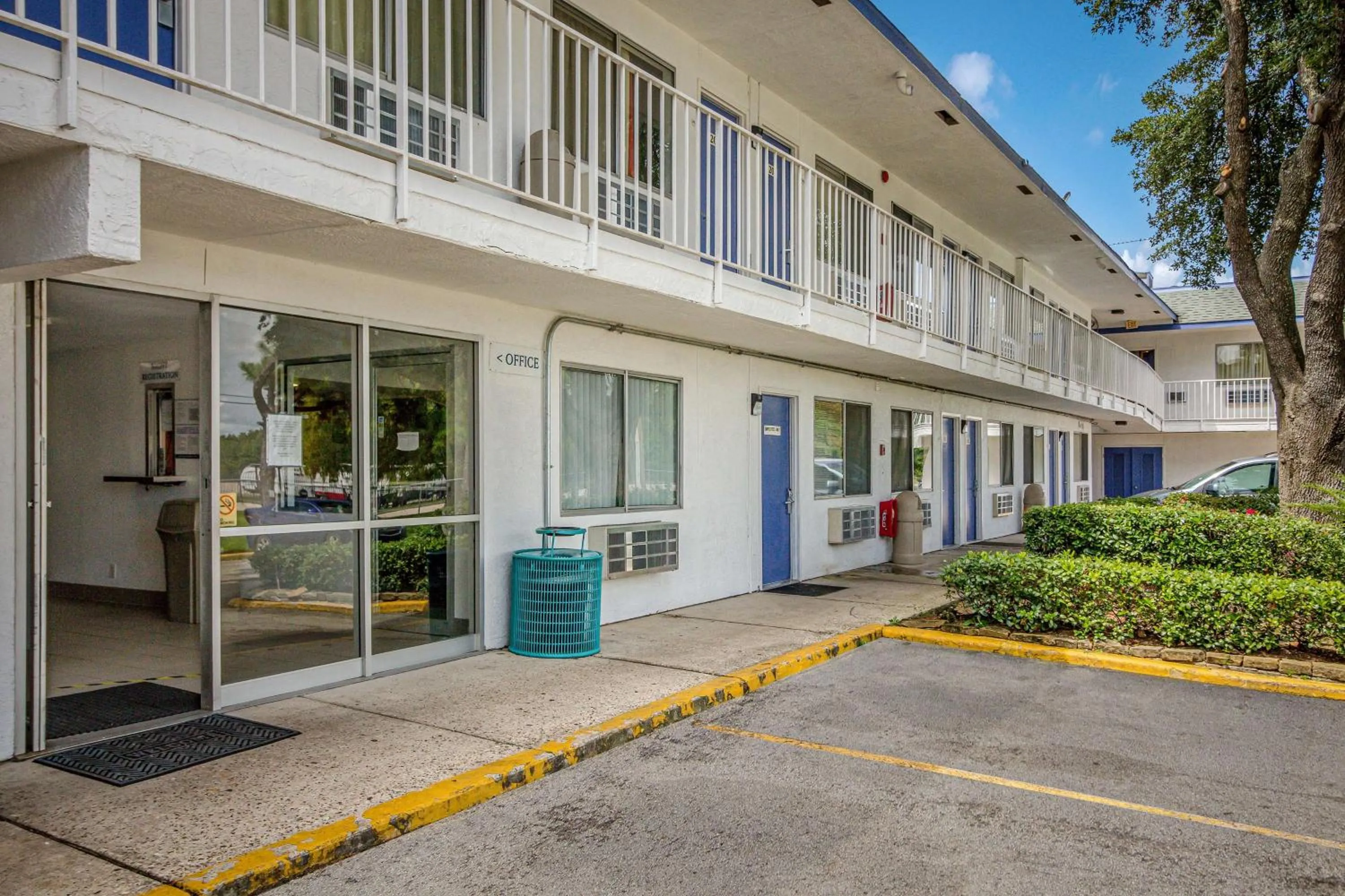 Property building in Motel 6-Conroe, TX