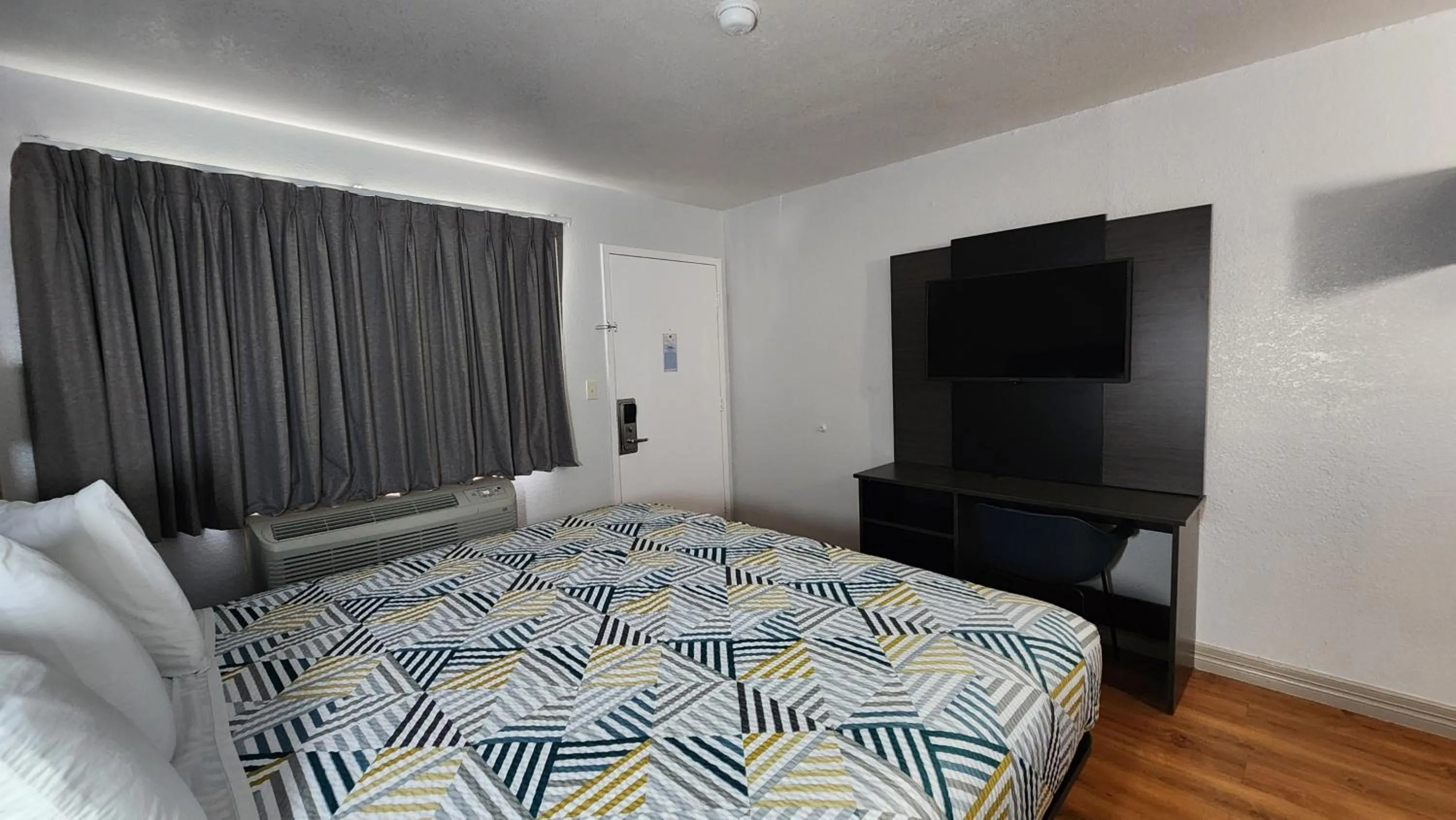 Bed in Motel 6-Conroe, TX