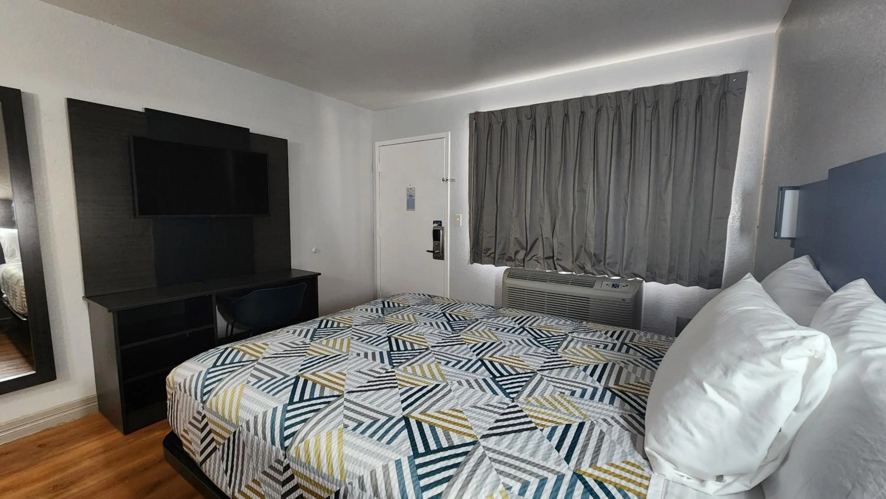 Bed in Motel 6-Conroe, TX