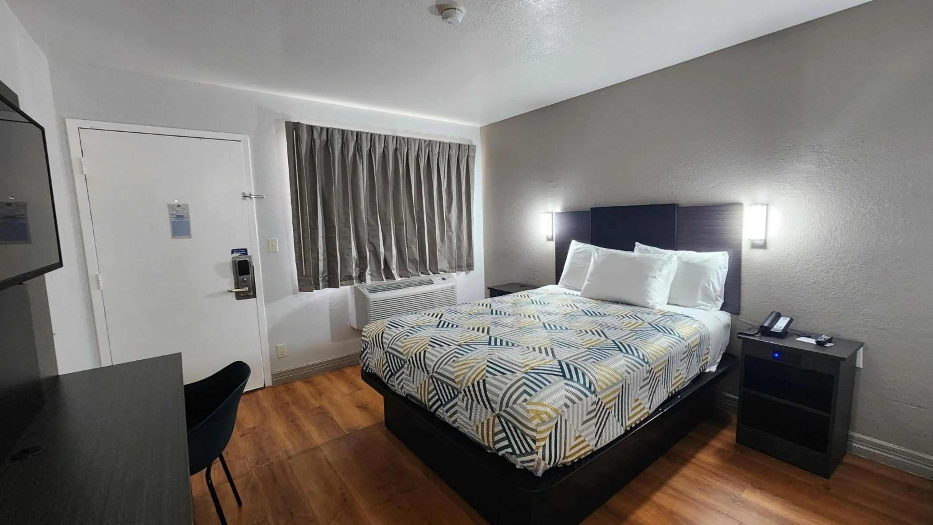 Bed in Motel 6-Conroe, TX