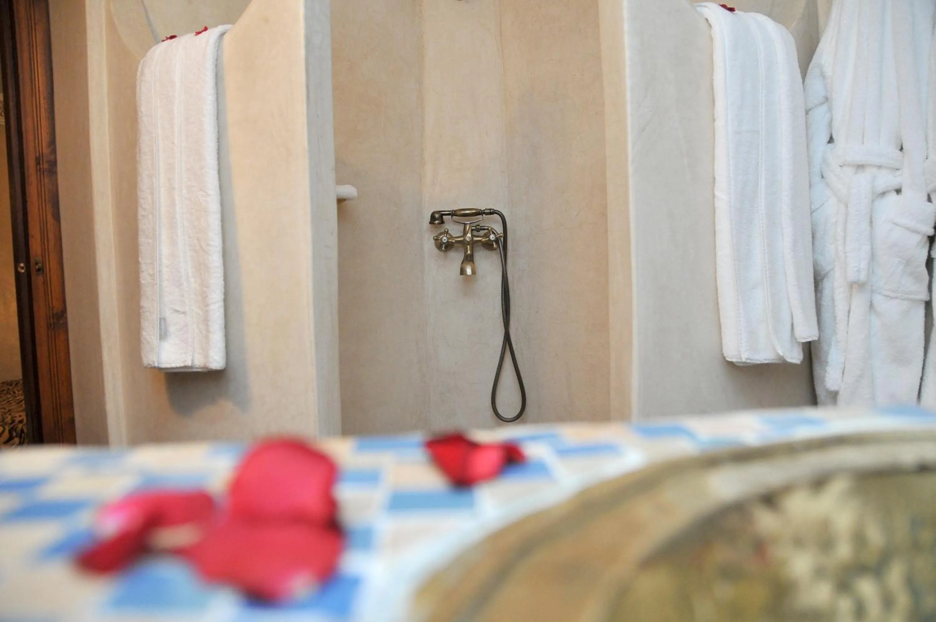 Shower, Bed in Riad Lila