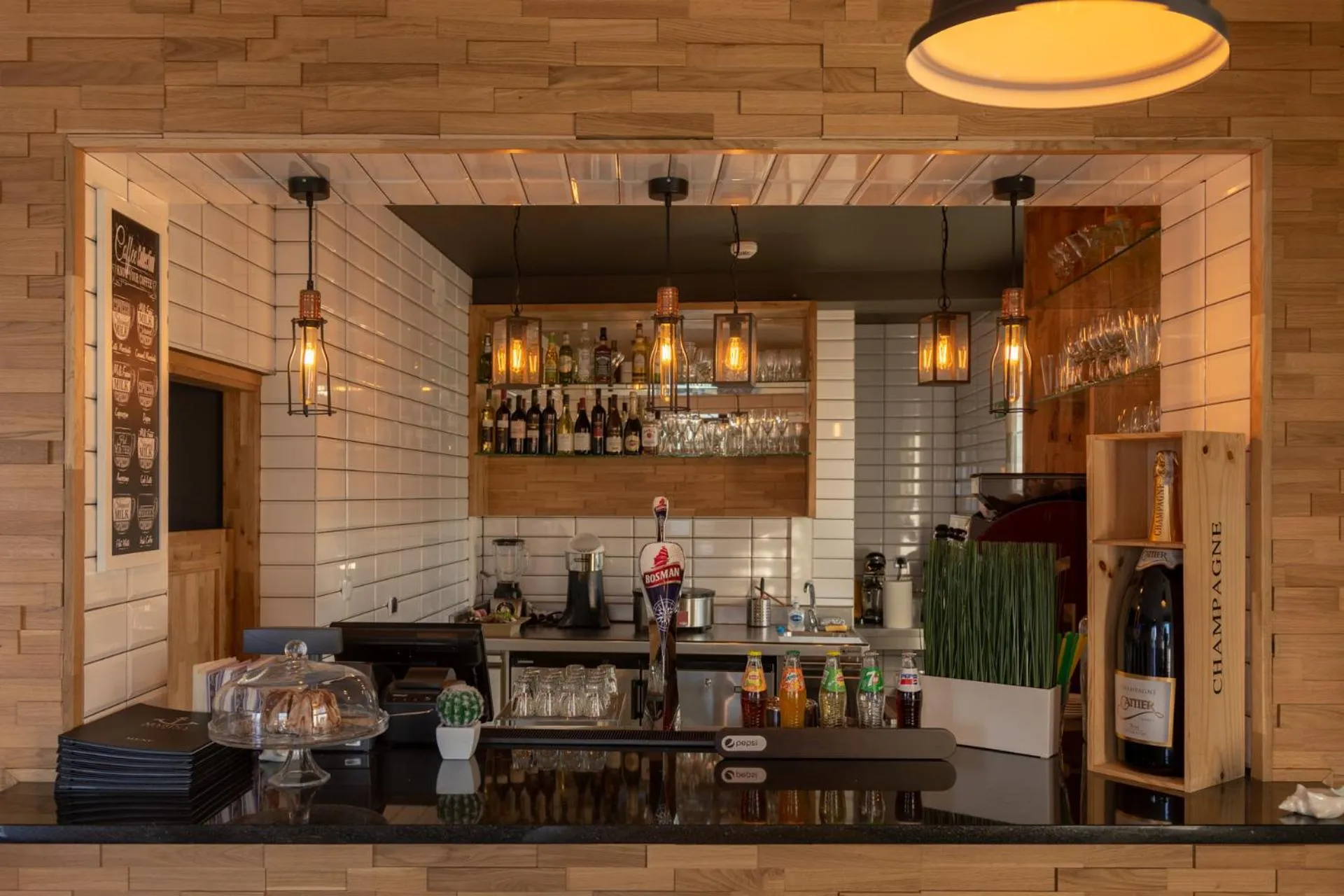 Restaurant/places to eat in Marina Pallatium Premium Floor