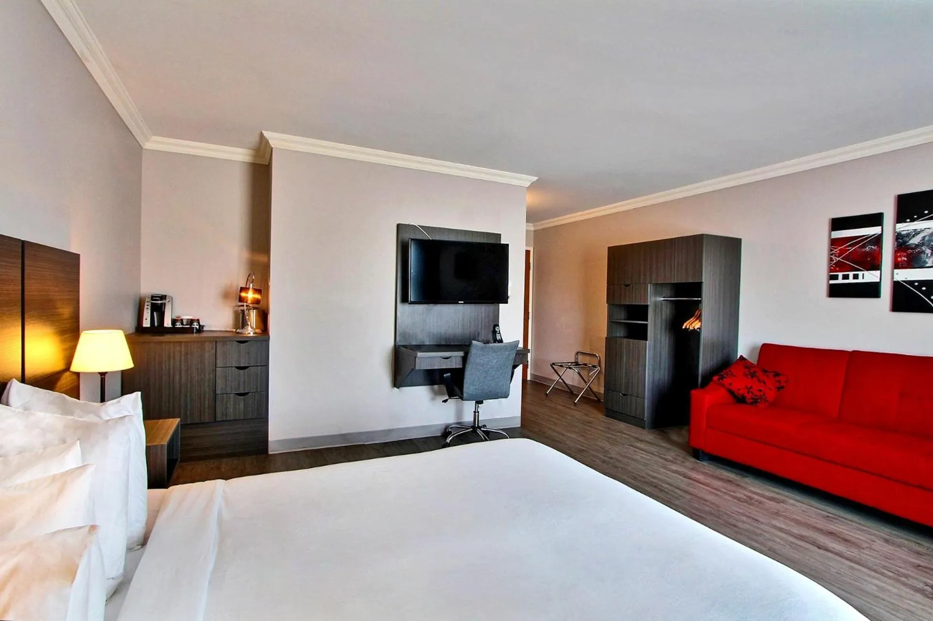 Bed in Hôtel l'Empress