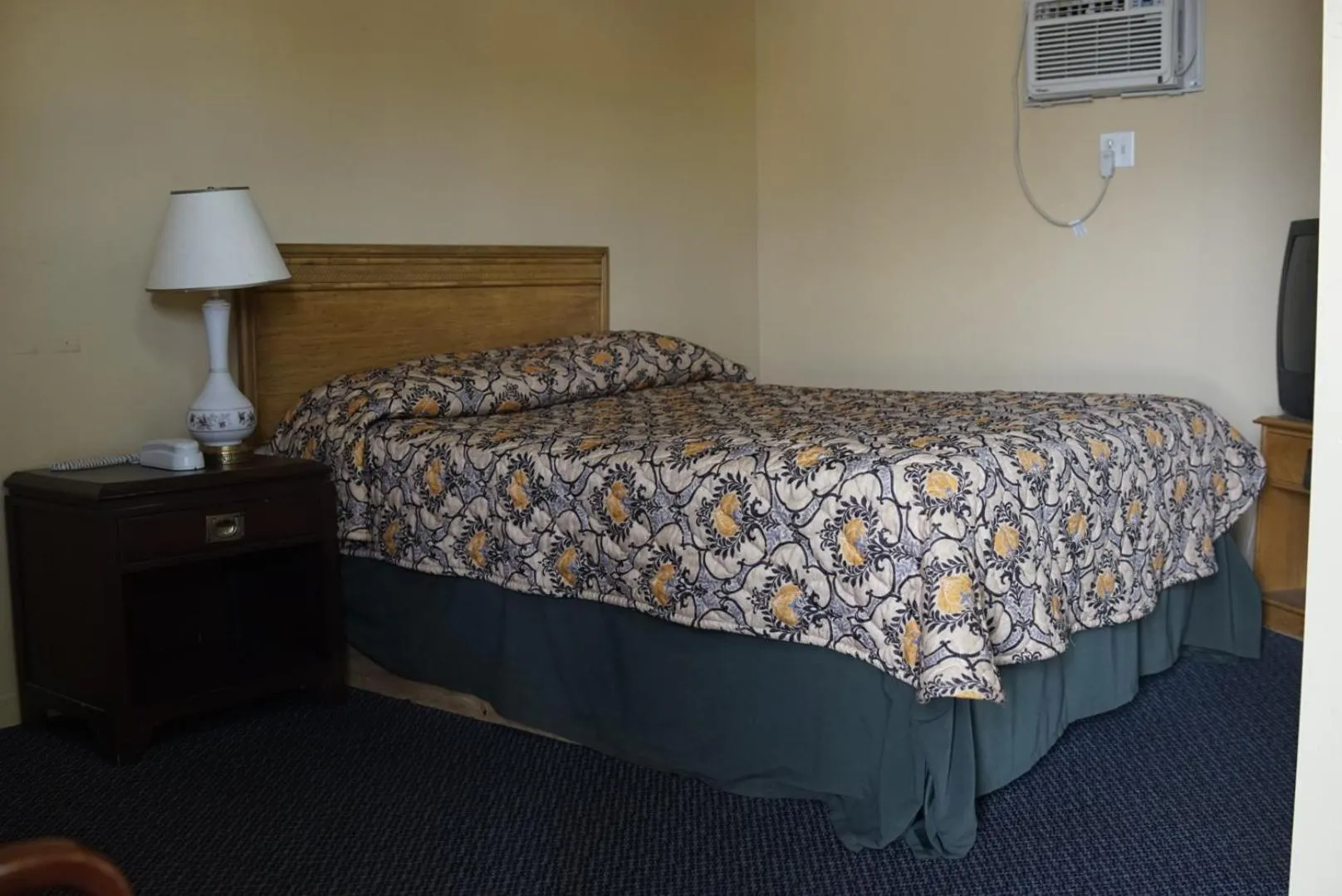 Bed in Motel Montreal