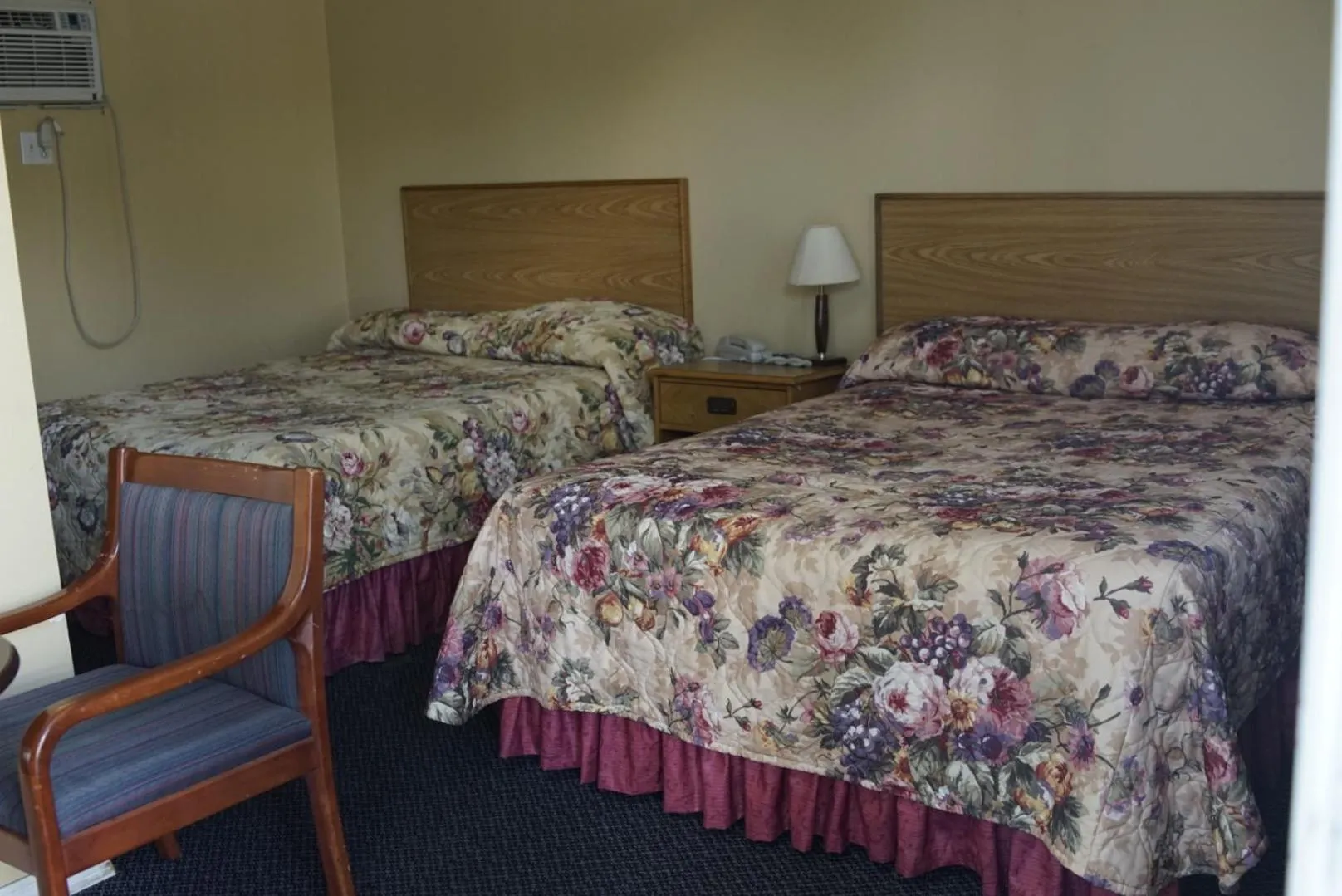 Bed in Motel Montreal