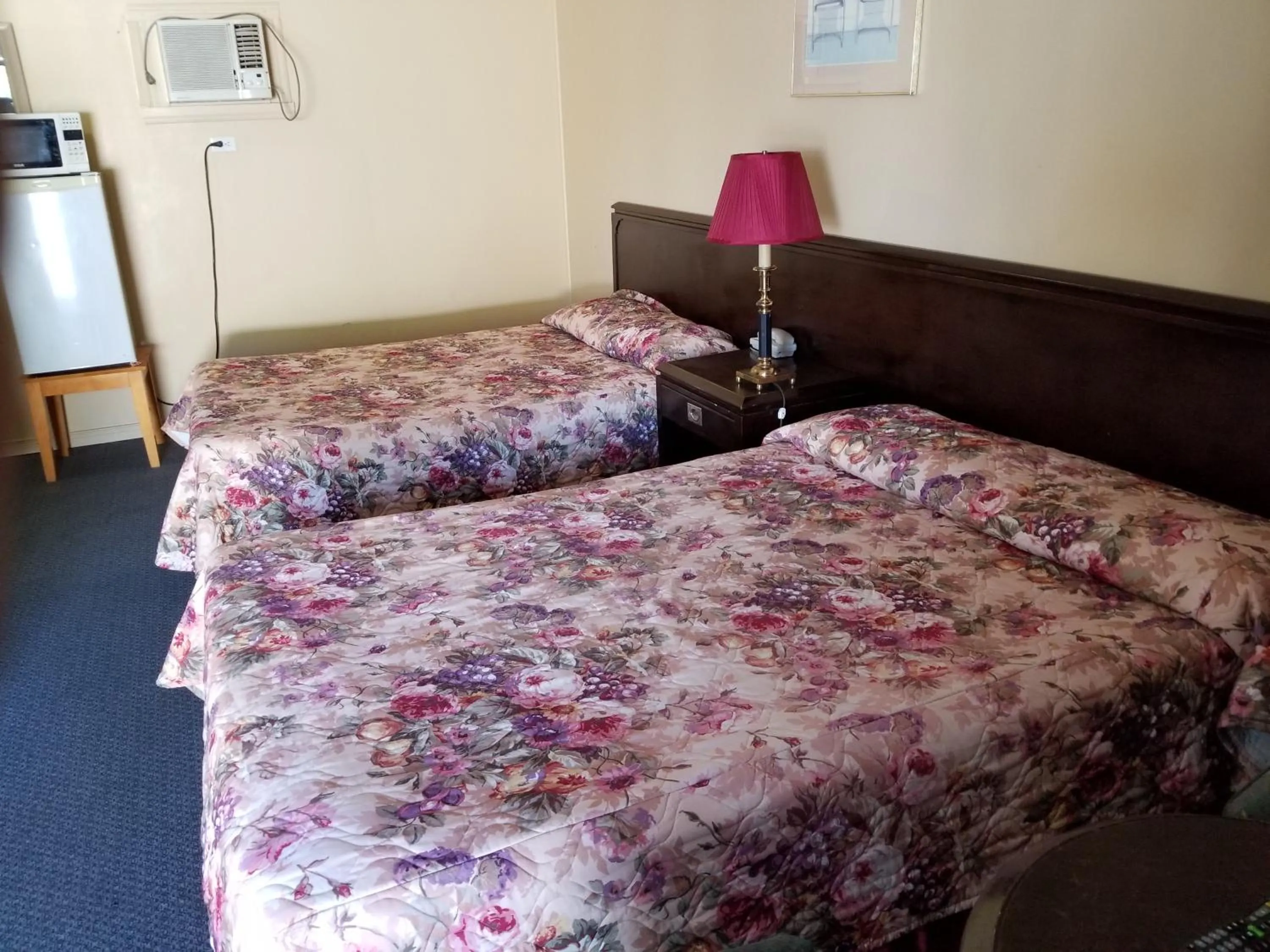 Bed in Motel Montreal