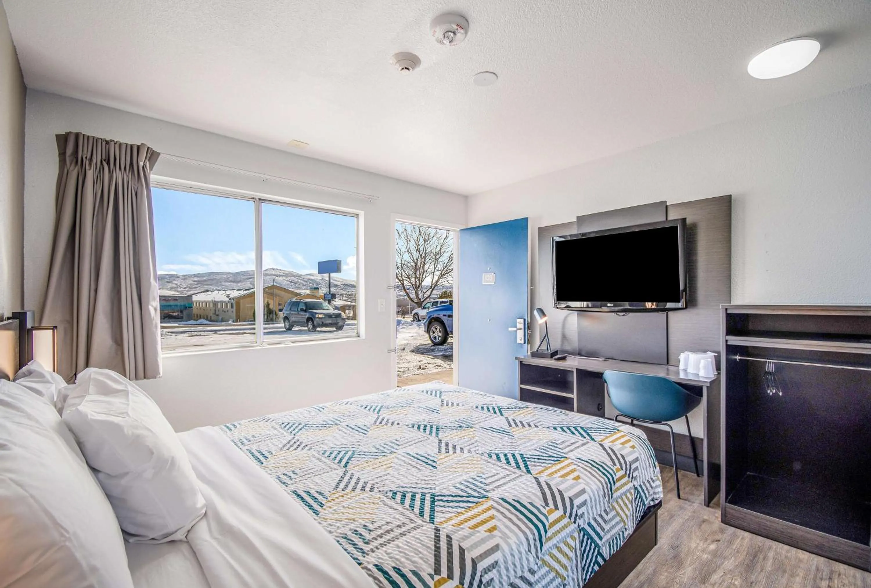 Photo of the whole room, Bed in Motel 6-Elko, NV