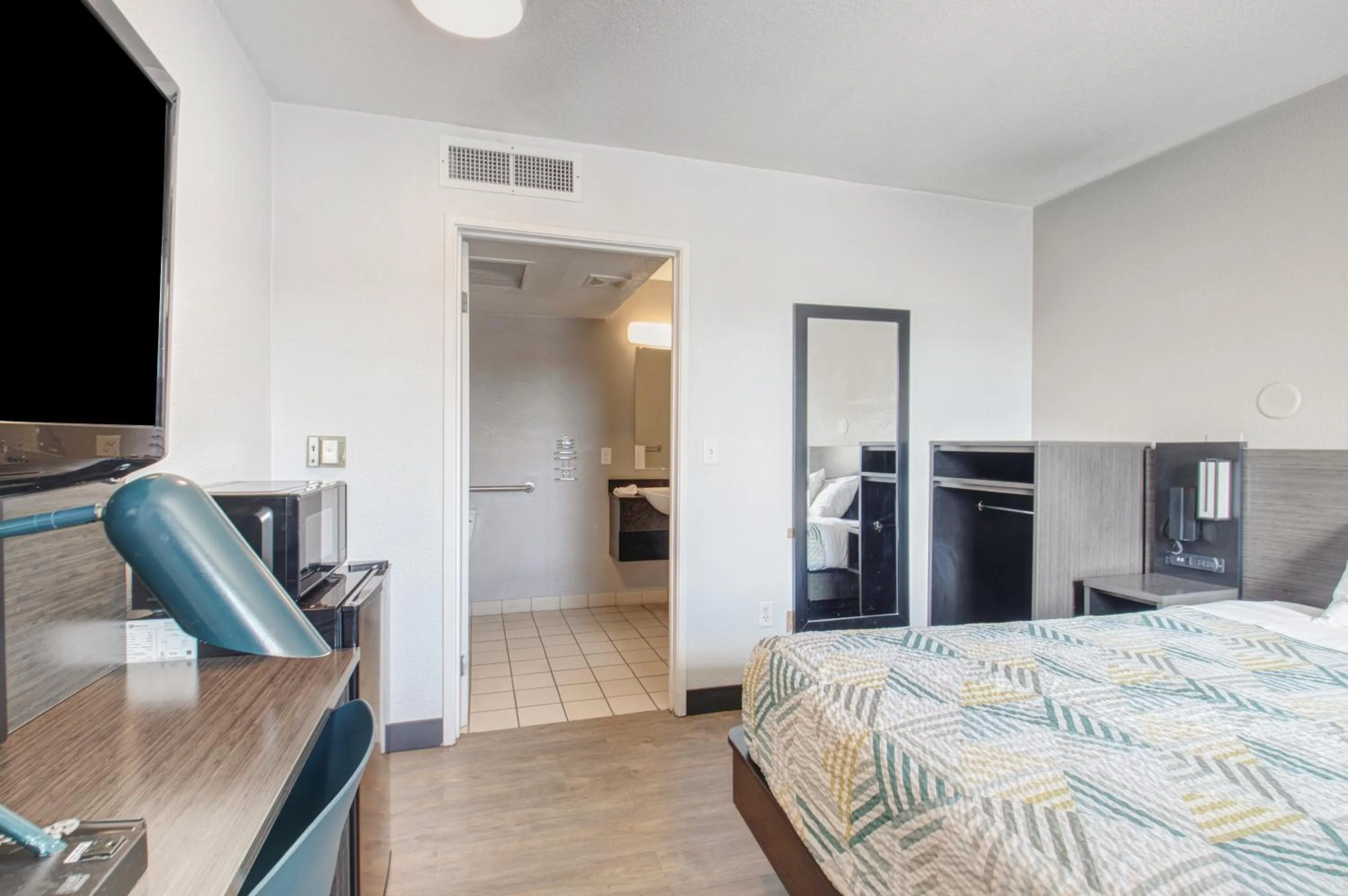 Bedroom, Bed in Motel 6-Elko, NV