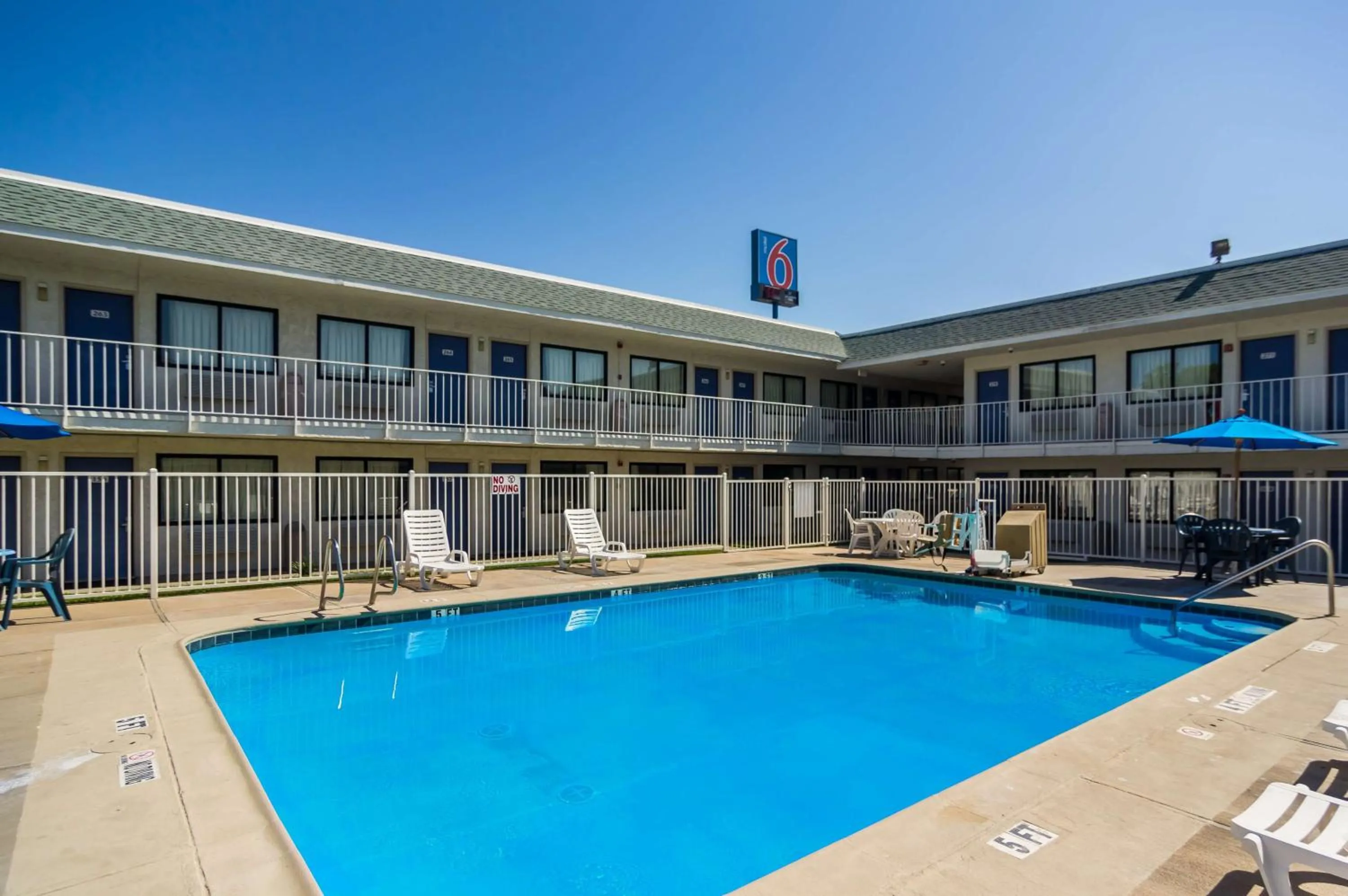 Pool view in Motel 6-Bellmead, TX - Waco