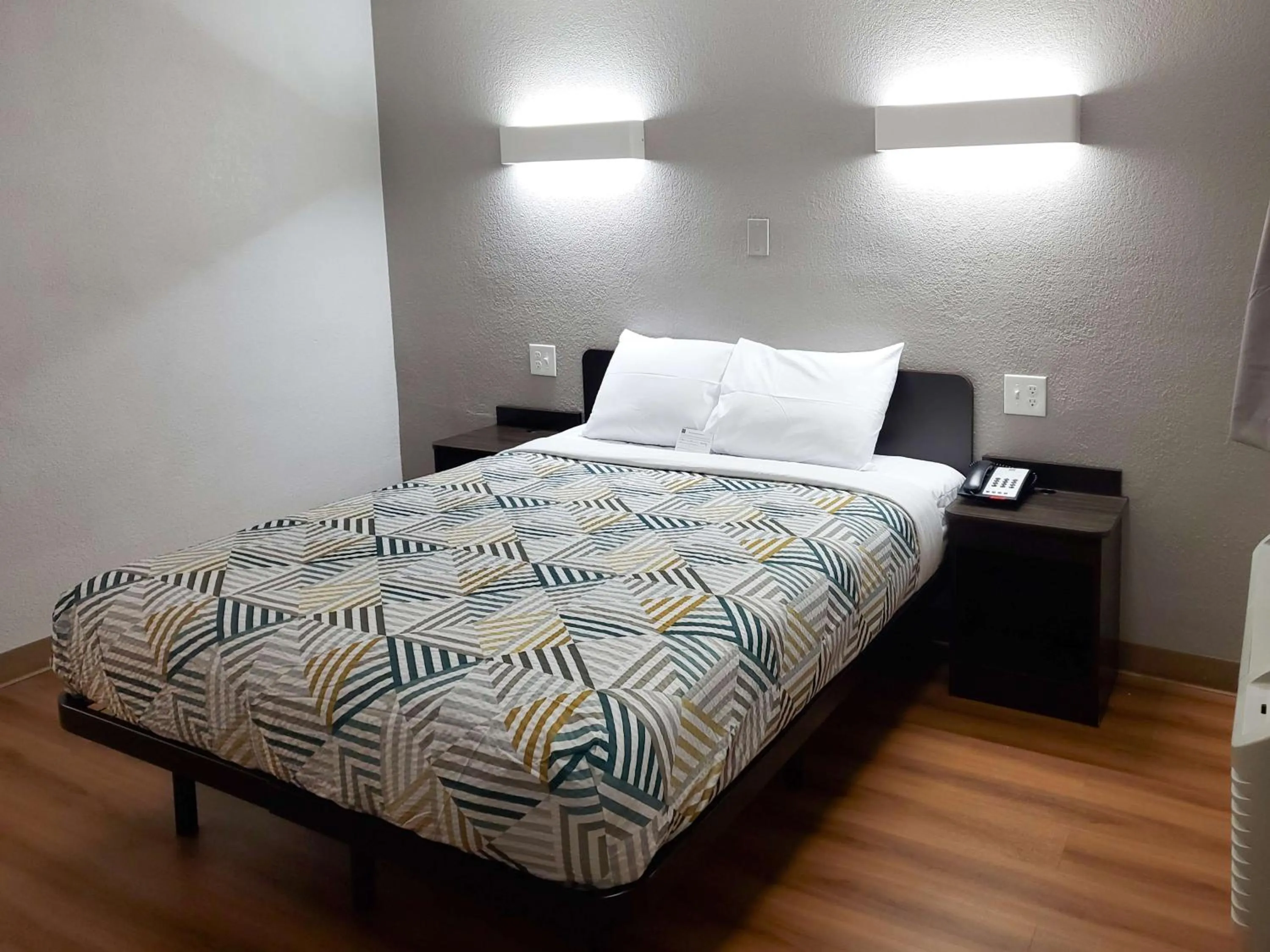 Bedroom, Bed in Motel 6-Bellmead, TX - Waco