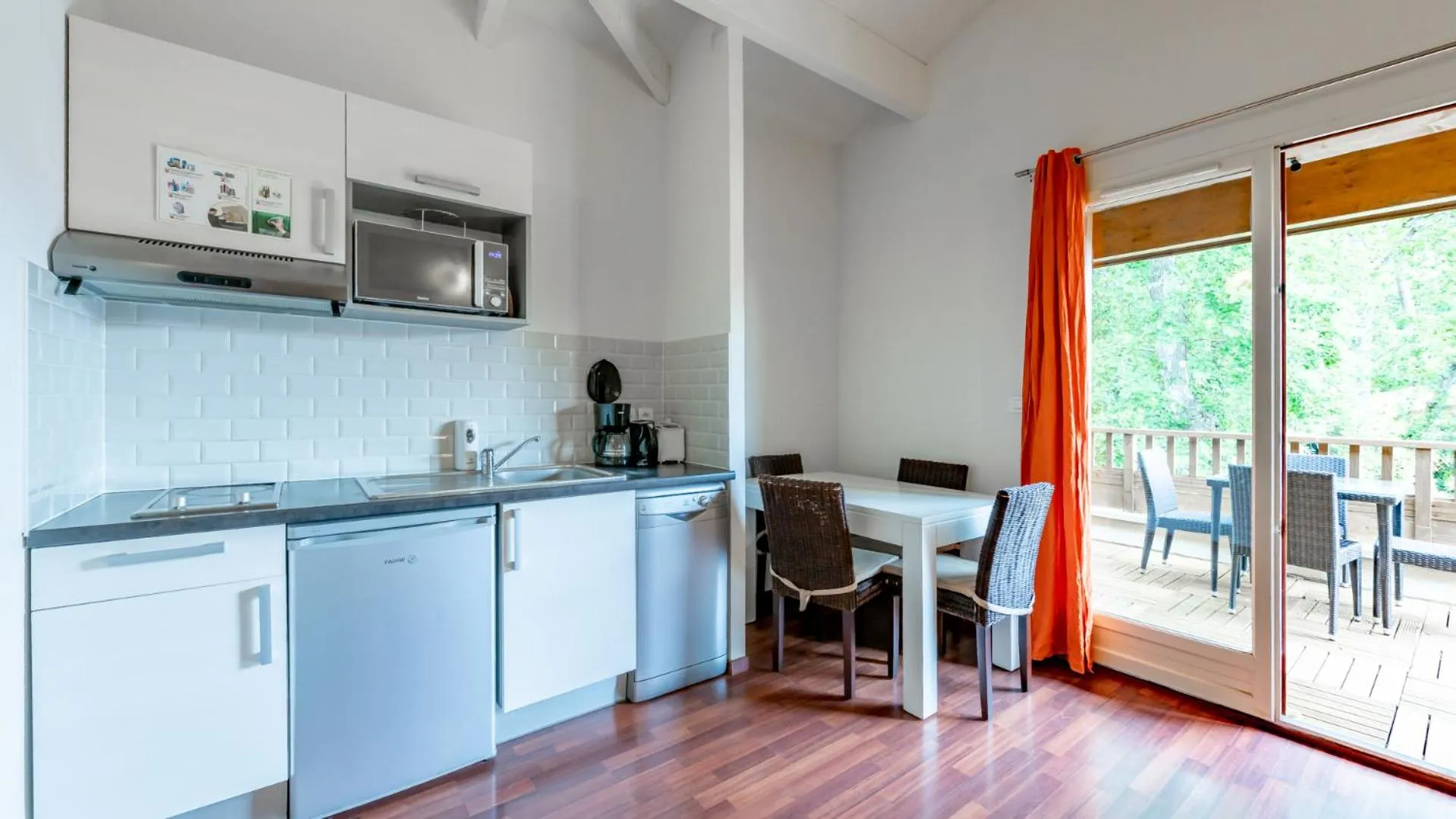 Kitchen or kitchenette in Vacancéole - Les Rives du Lac