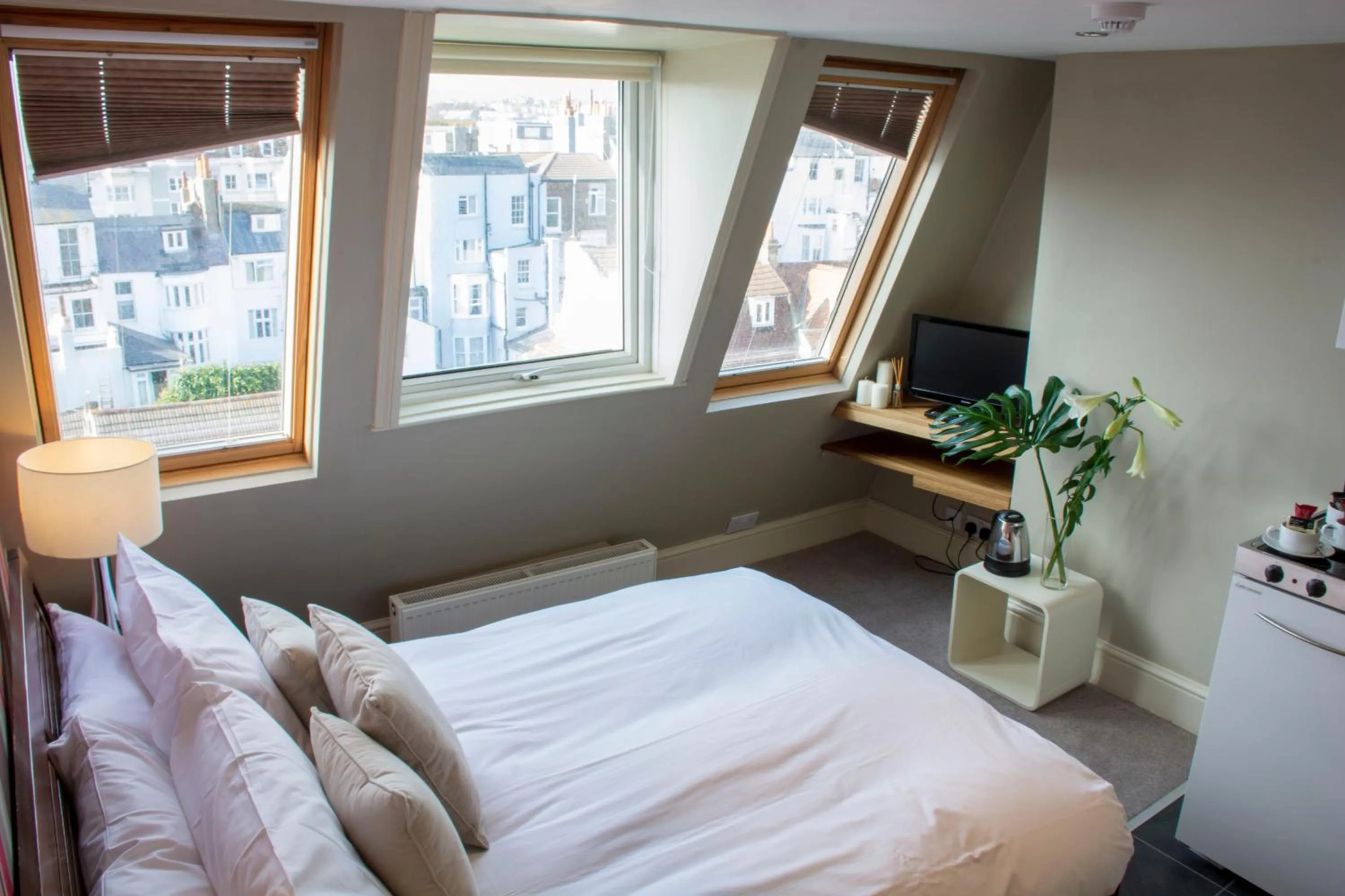 Bedroom, Bed in Amherst Brighton