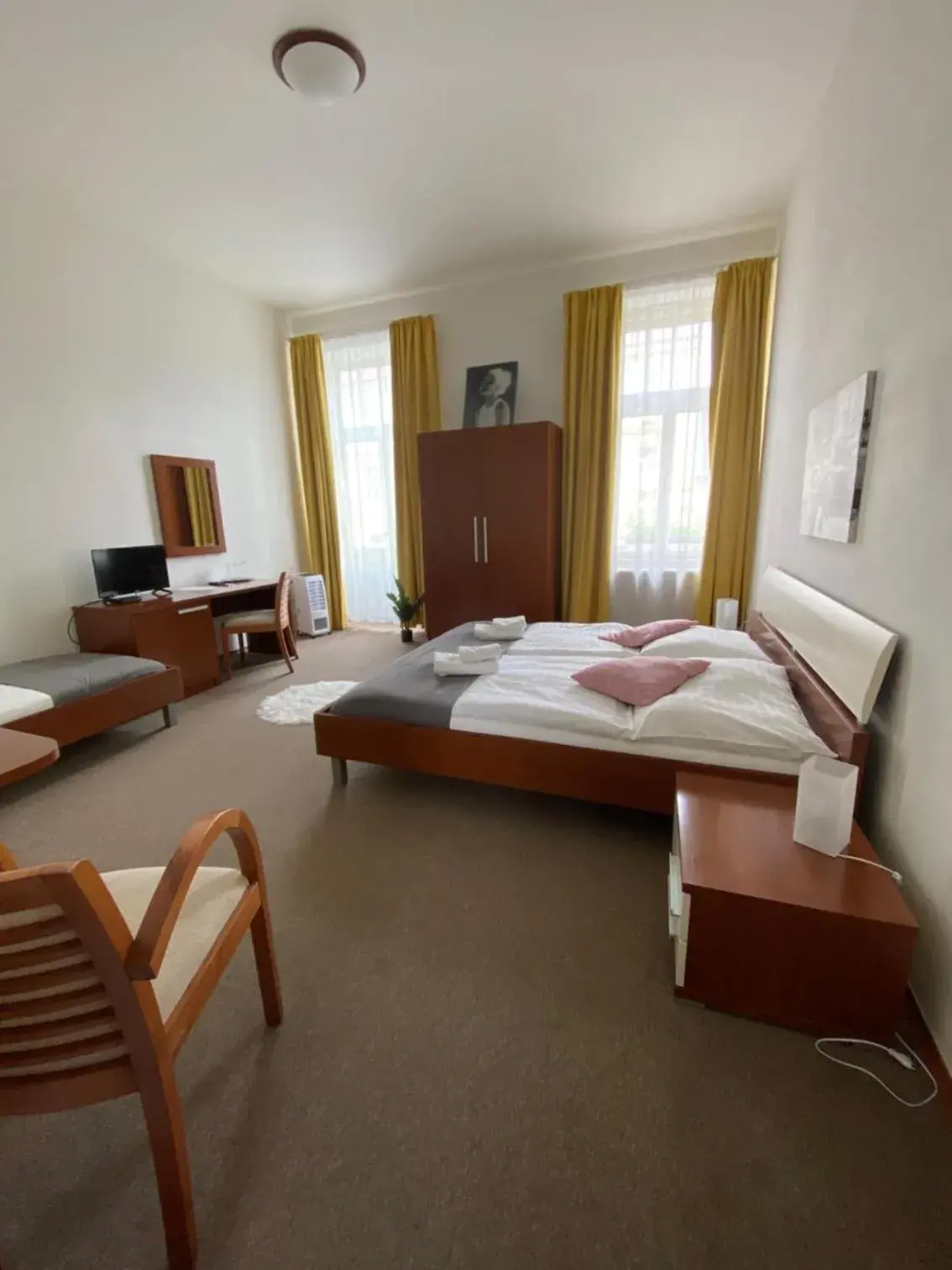 Triple Room - Disability Access in Pivovarsky Hotel Kojetín u Kroměříže Triple Room - Disability Access in Pivovarsky Hotel Kojetín u Kroměříže