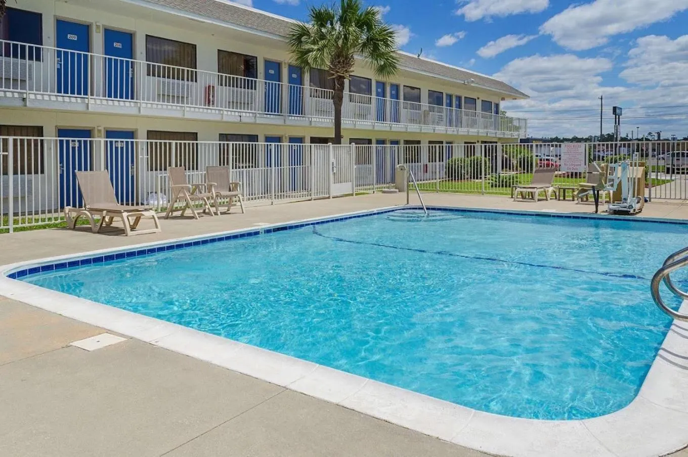 Pool view in Motel 6 Gulfport, MS Airport