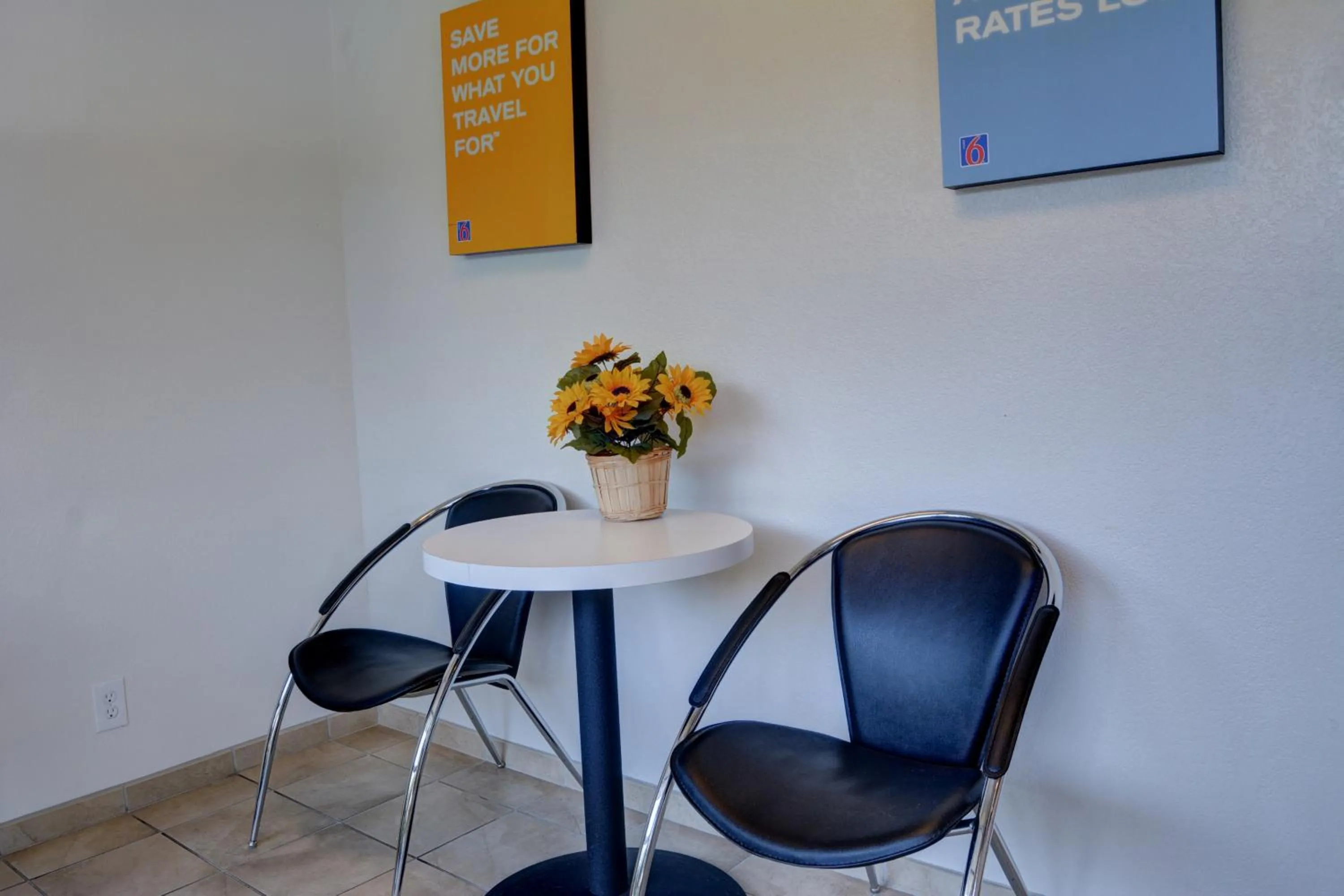 Lobby or reception in Motel 6-Springfield, OR - Eugene North