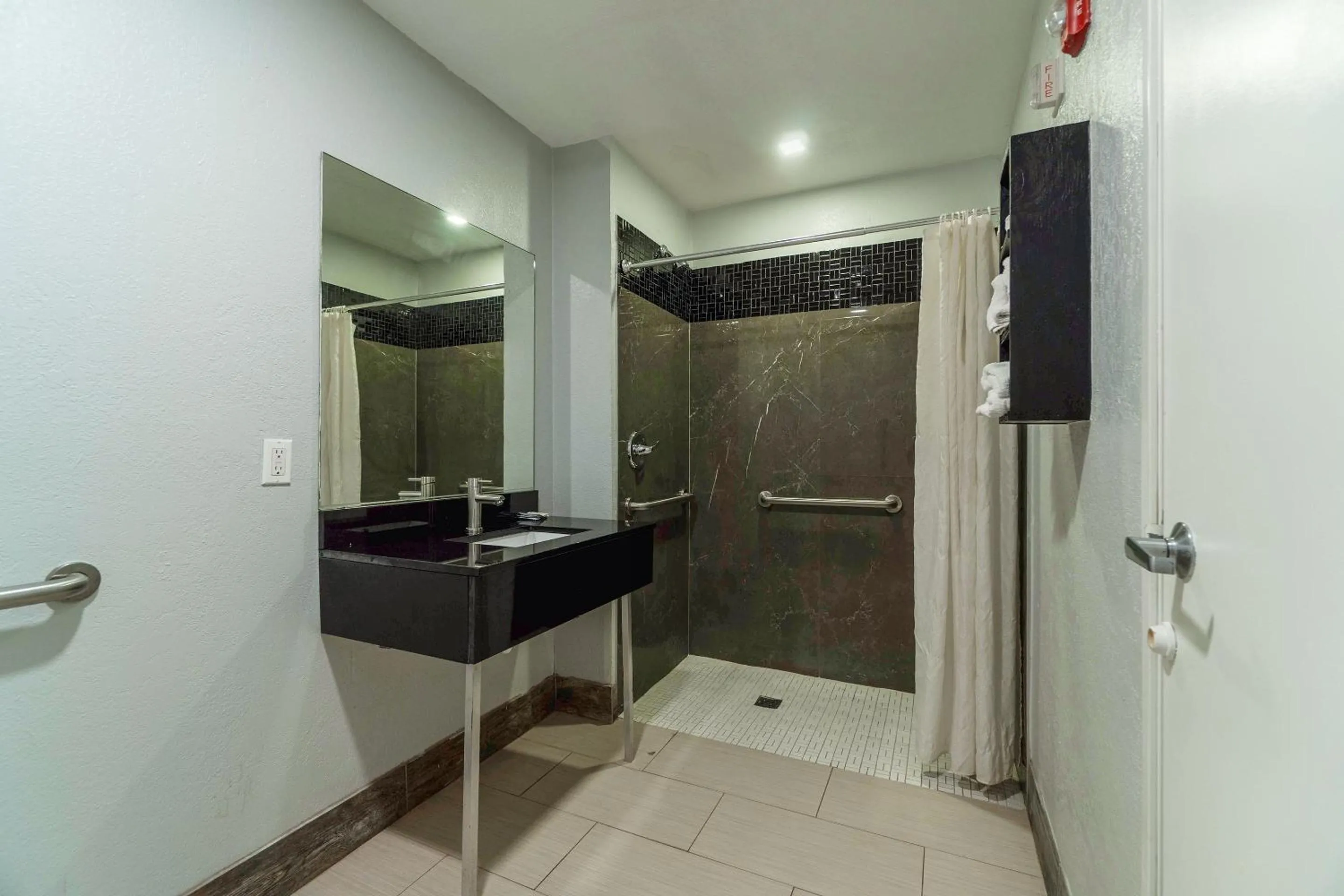 Bathroom in Xpress Inn & Extended Stays