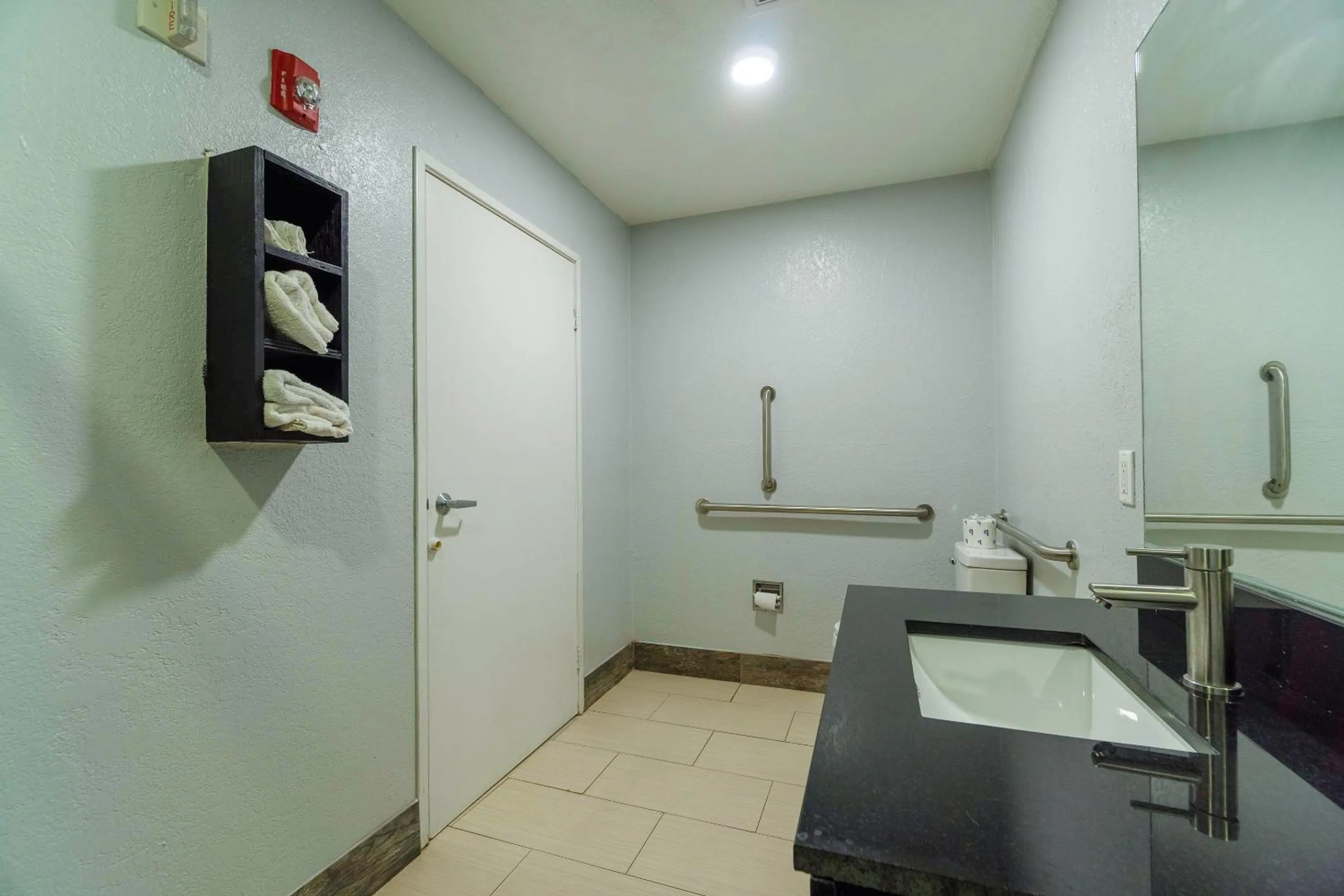 Bathroom in Xpress Inn & Extended Stays