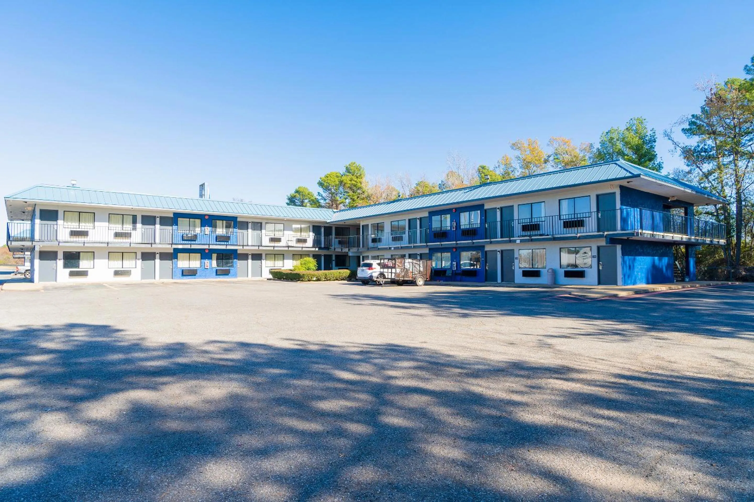 Parking in Xpress Inn & Extended Stays