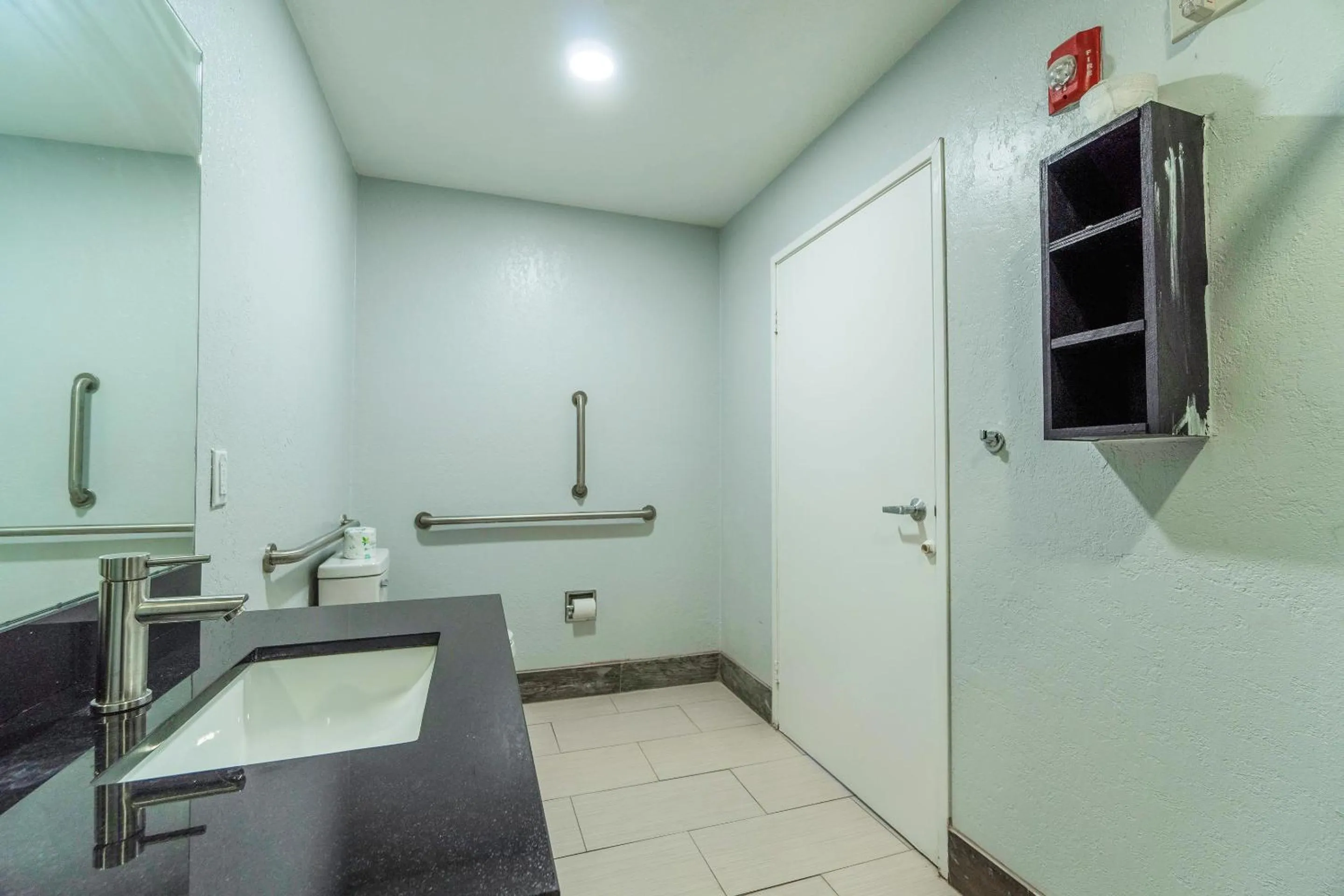 Bathroom in Xpress Inn & Extended Stays