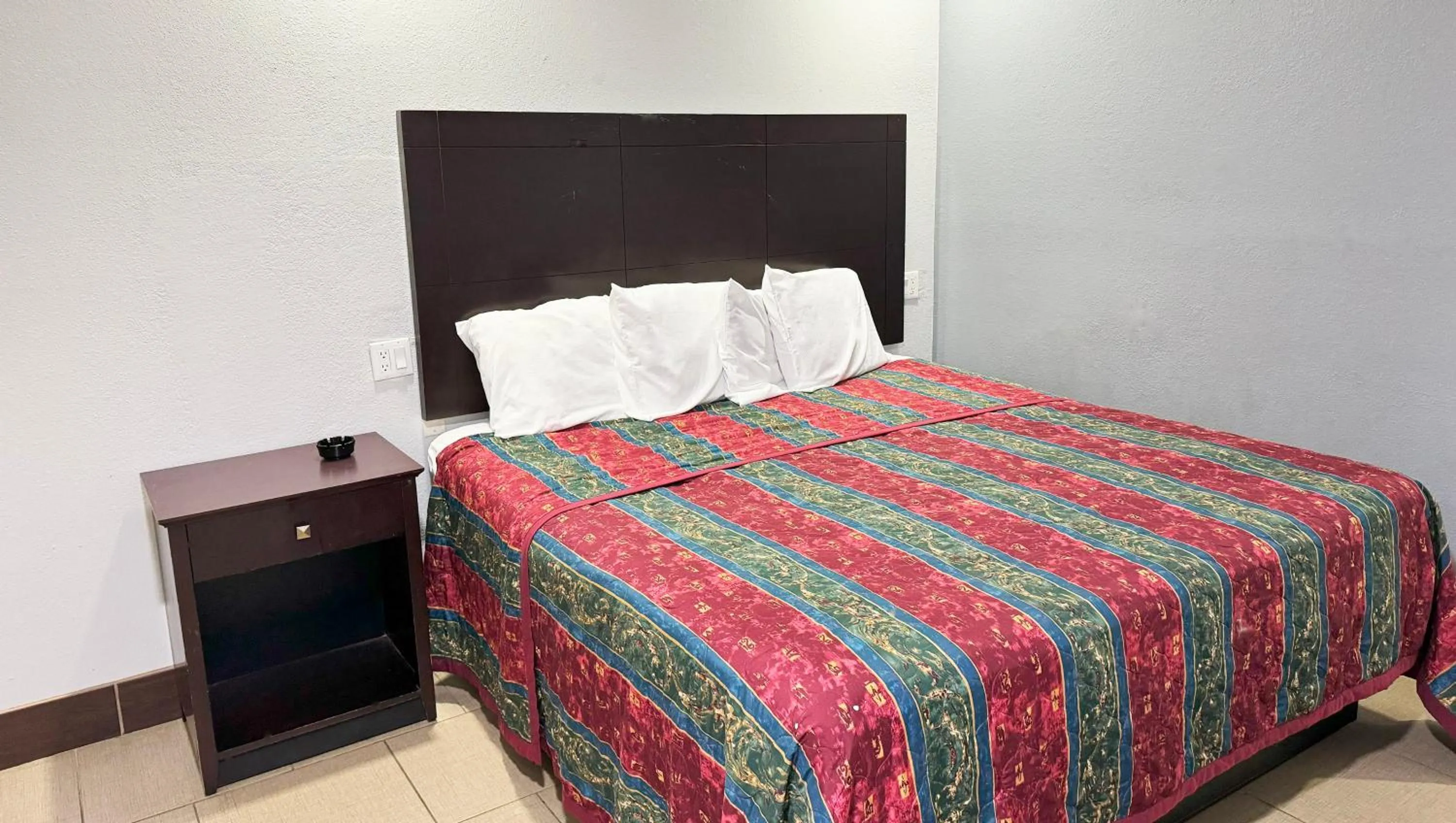 Bedroom, Bed in Xpress Inn & Extended Stays