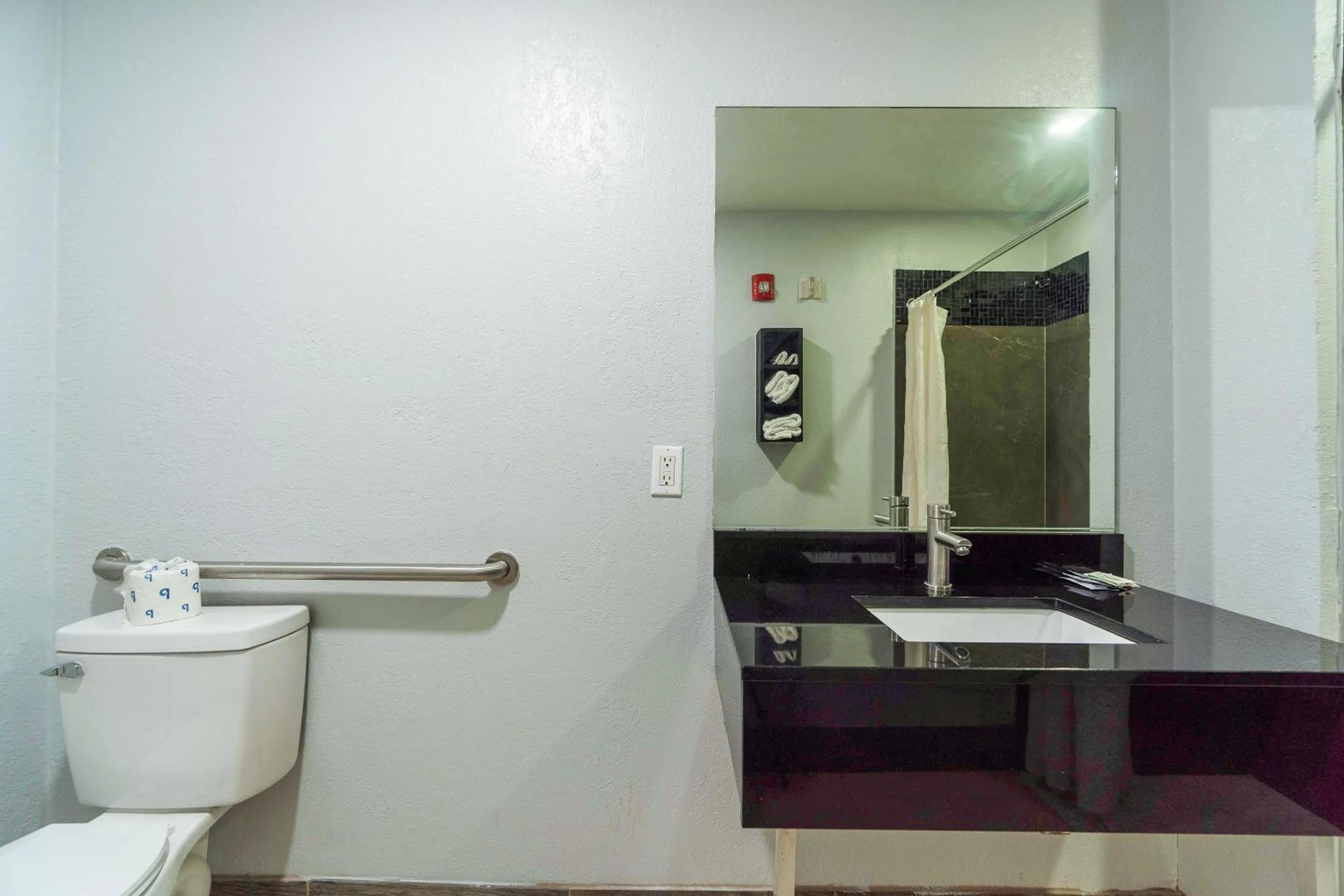 Bathroom in Xpress Inn & Extended Stays