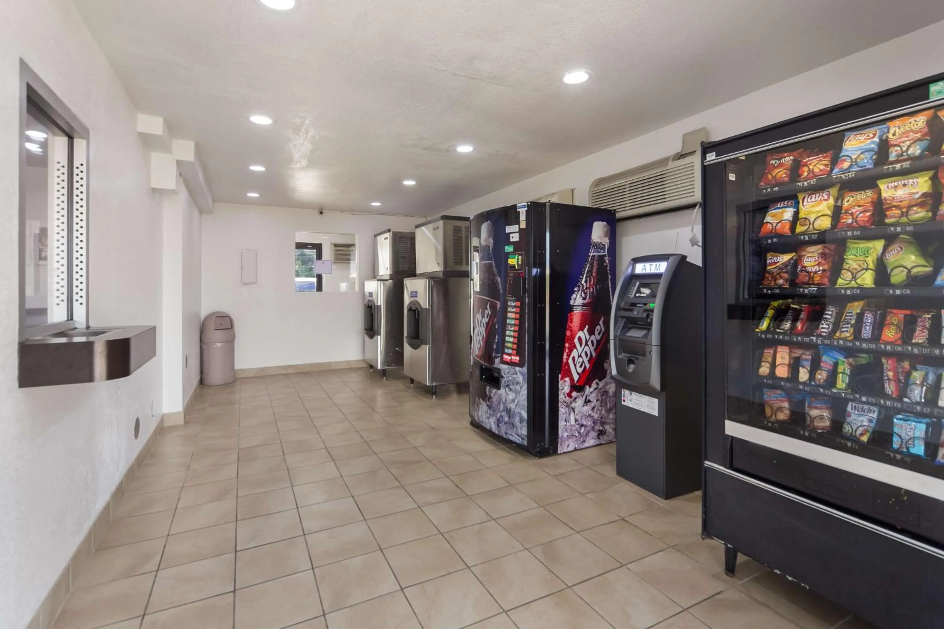 Property building in Motel 6-Meridian, MS