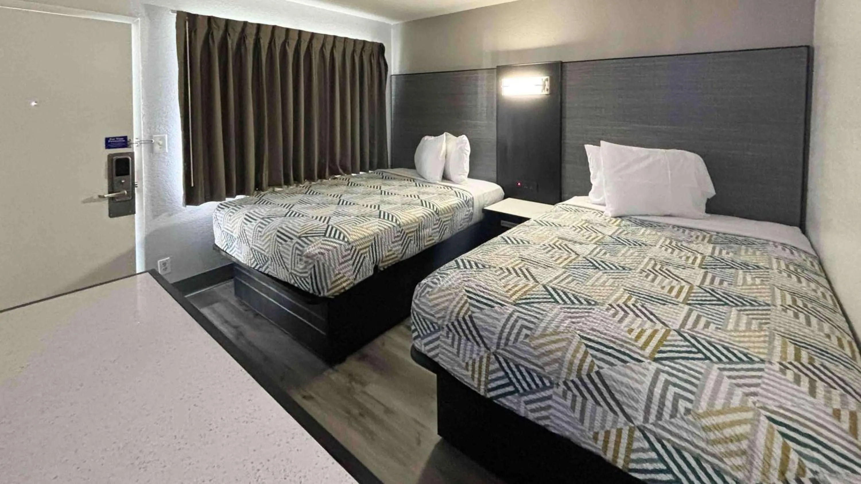 Bedroom, Bed in Motel 6-Meridian, MS