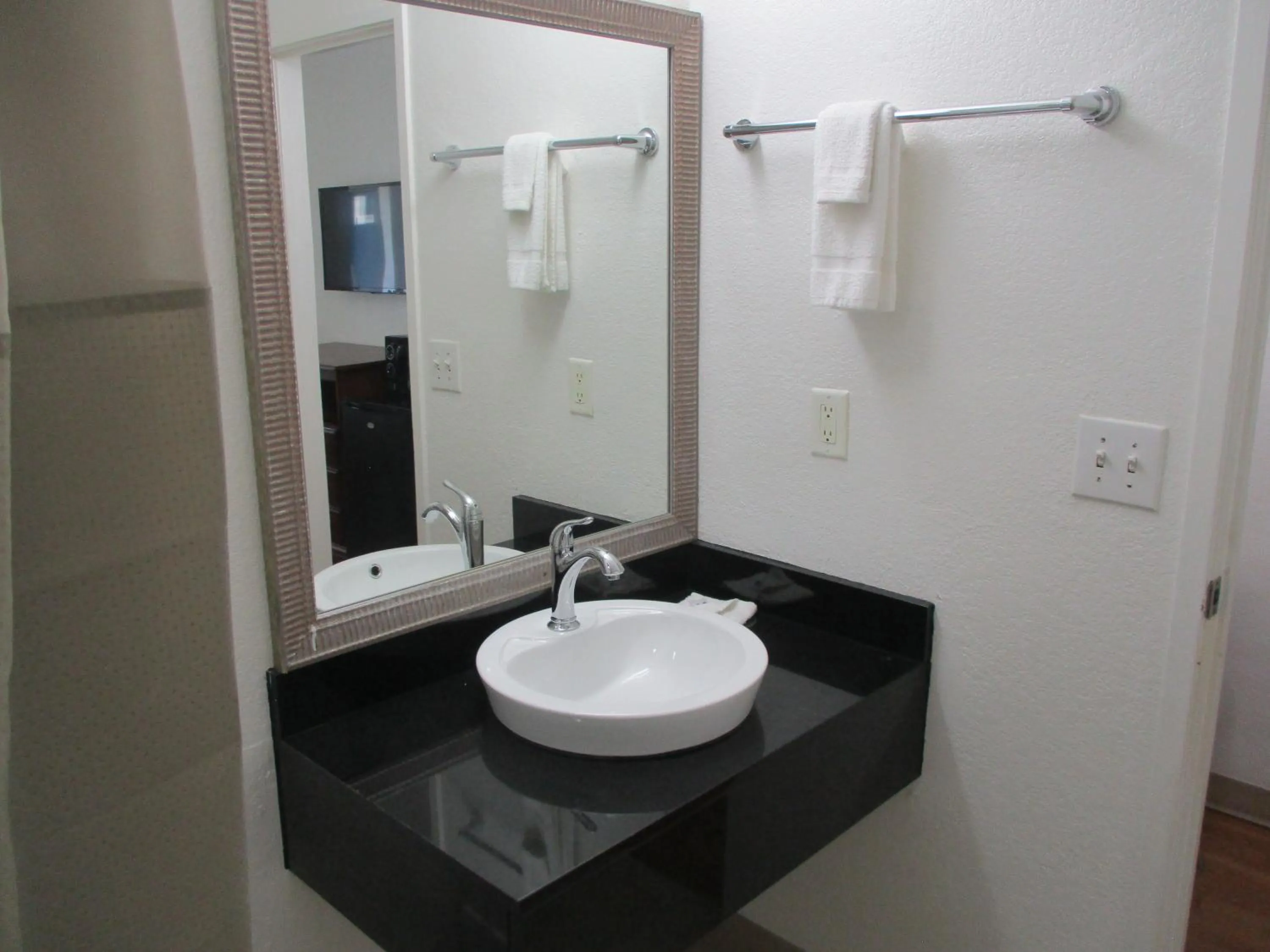 Bathroom in Motel 6-Meridian, MS